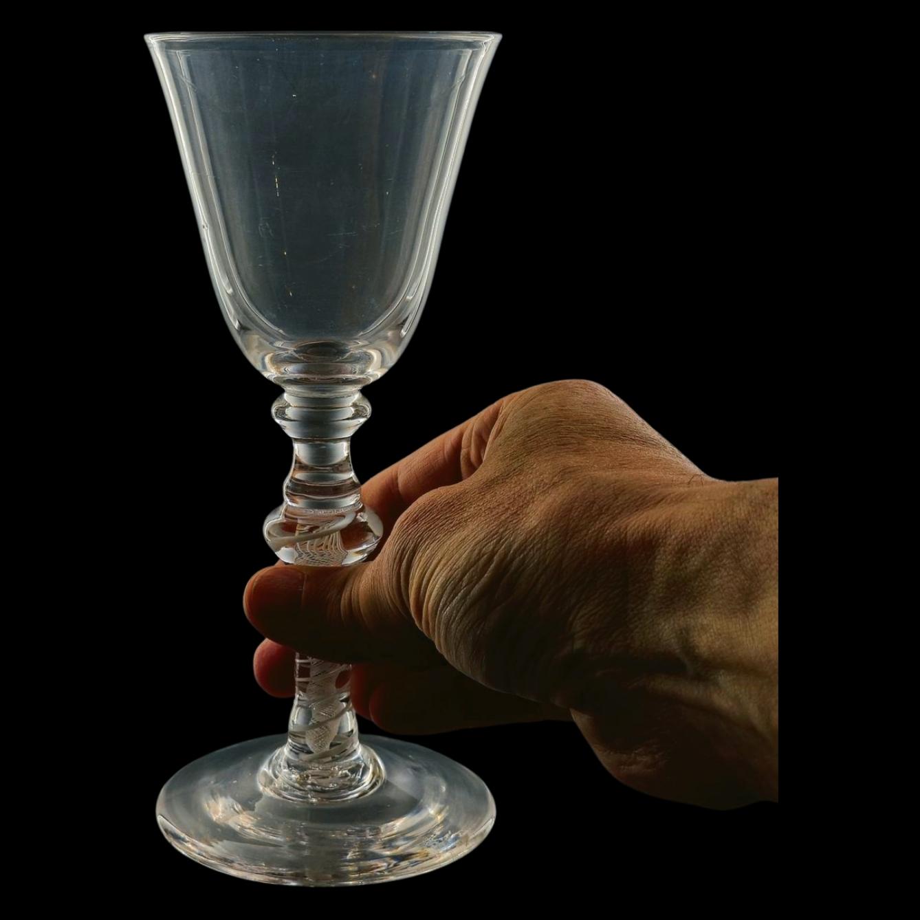 Newcastle Light Baluster, England, um 1765 (Geblasenes Glas) im Angebot