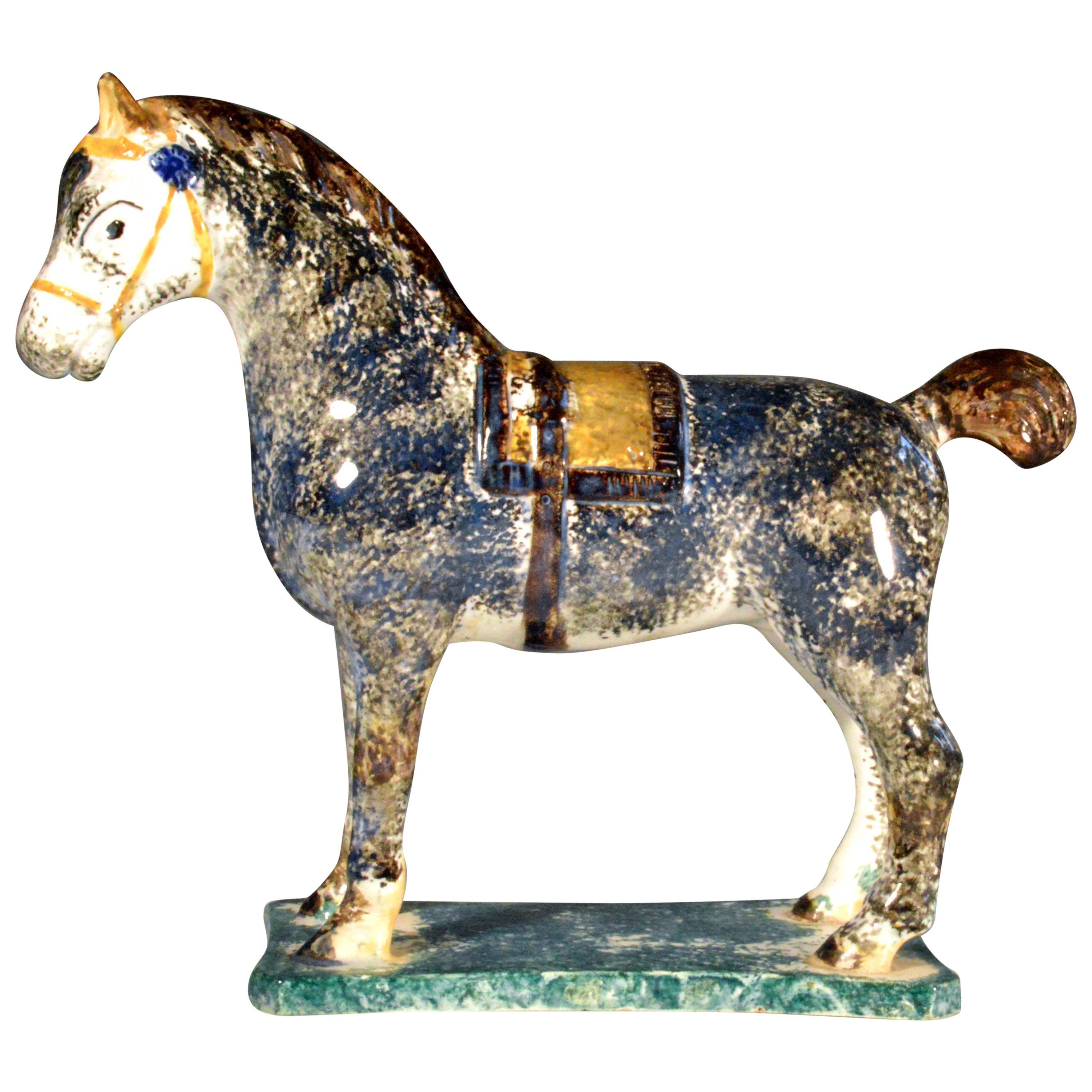 Modèle de cheval en poterie Prattware de Newcastle, poterie St. Anthony, Newcastle