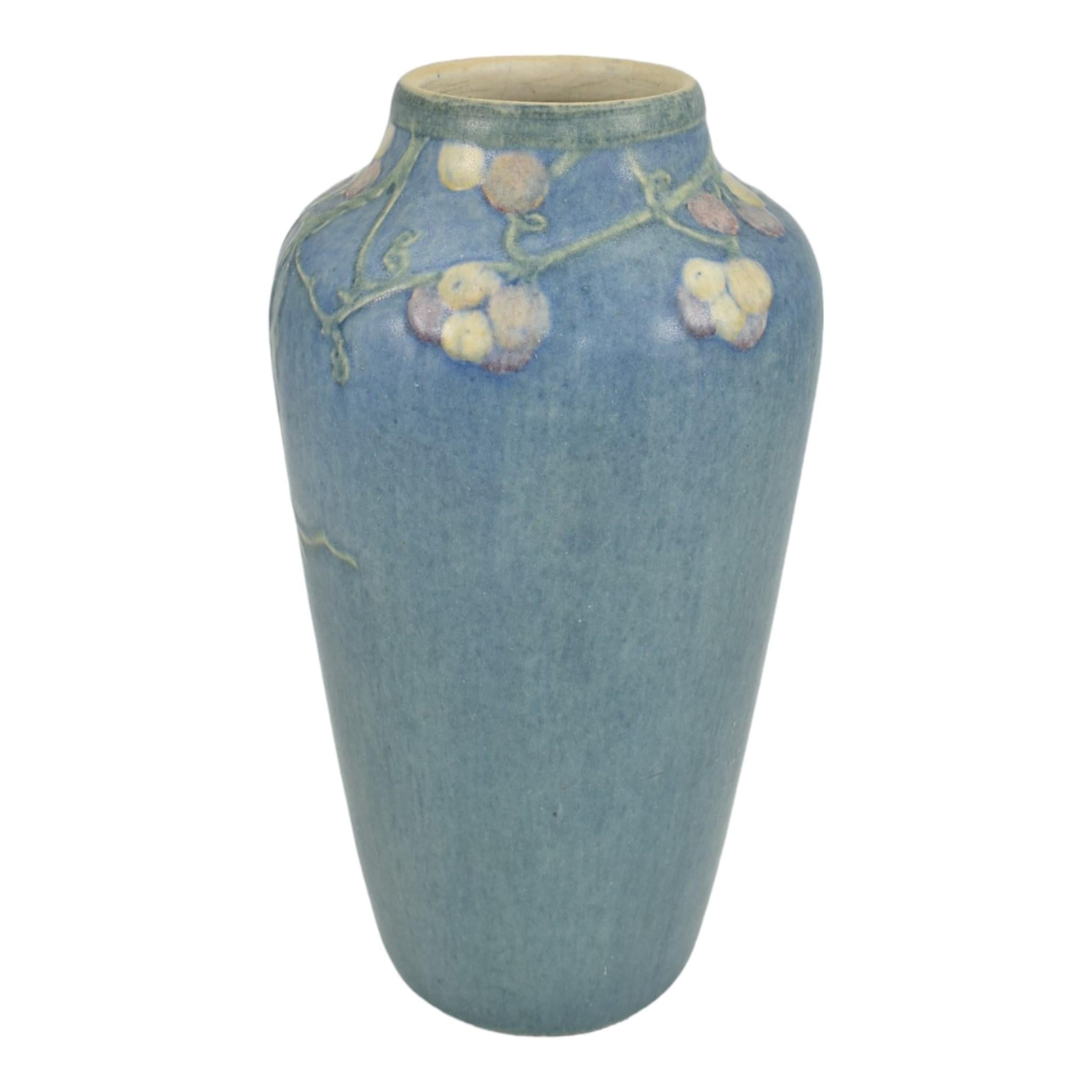 Newcomb College 1915 Arts and Crafts Pottery Pink White Berries Blue Vase Irvine
Lovely blue colors on nice form with a band of hand made and carved colorful berries and vines by Sadie Irvine.
Excellent original condition. No chips, cracks, damage