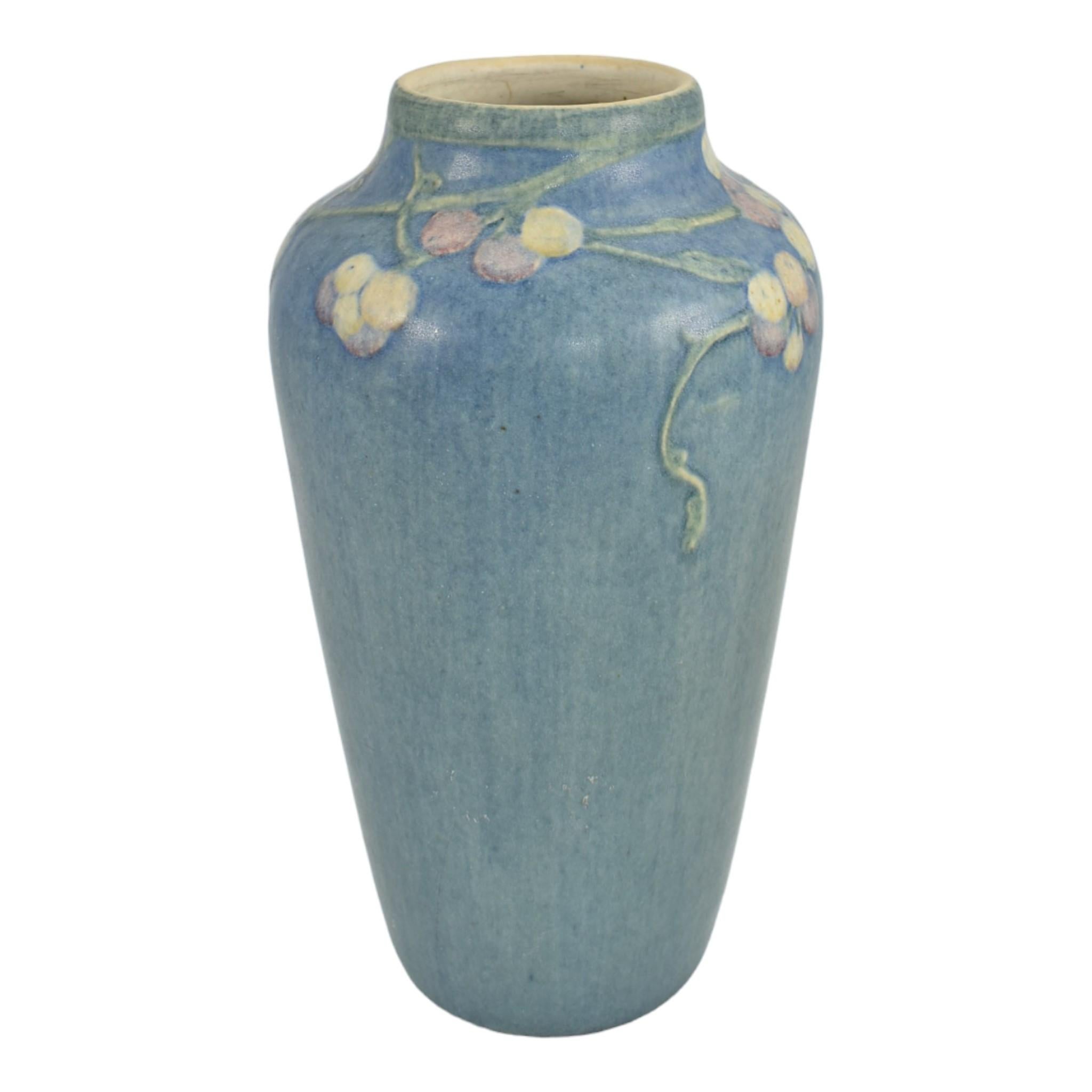 Newcomb College 1915 Arts and Crafts Pottery Pink White Berries Blue Vase Irvine In Good Condition In East Peoria, IL