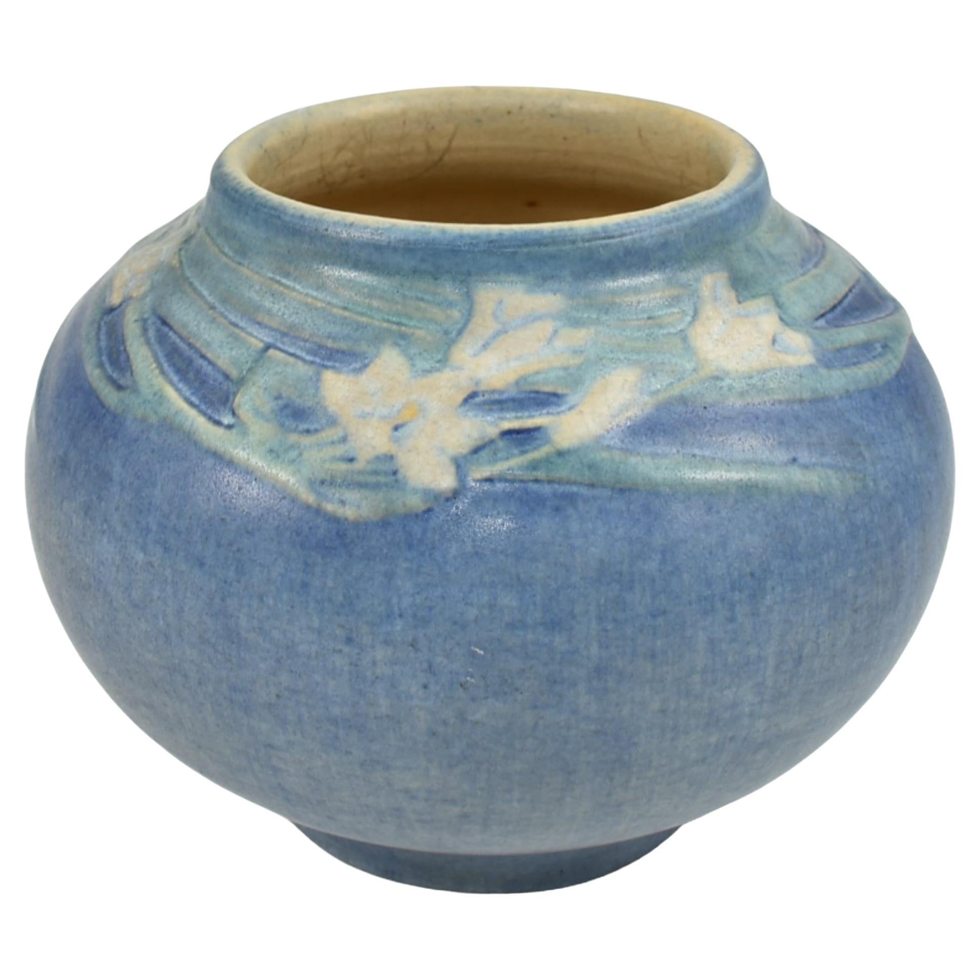 Newcomb College 1921 Arts and Crafts Pottery Freesia Blaue Keramikvase Simpson, Newcomb College