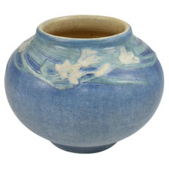 Newcomb College Pottery 1921 Arts and Crafts Vase en céramique bleu Freesia Simpson