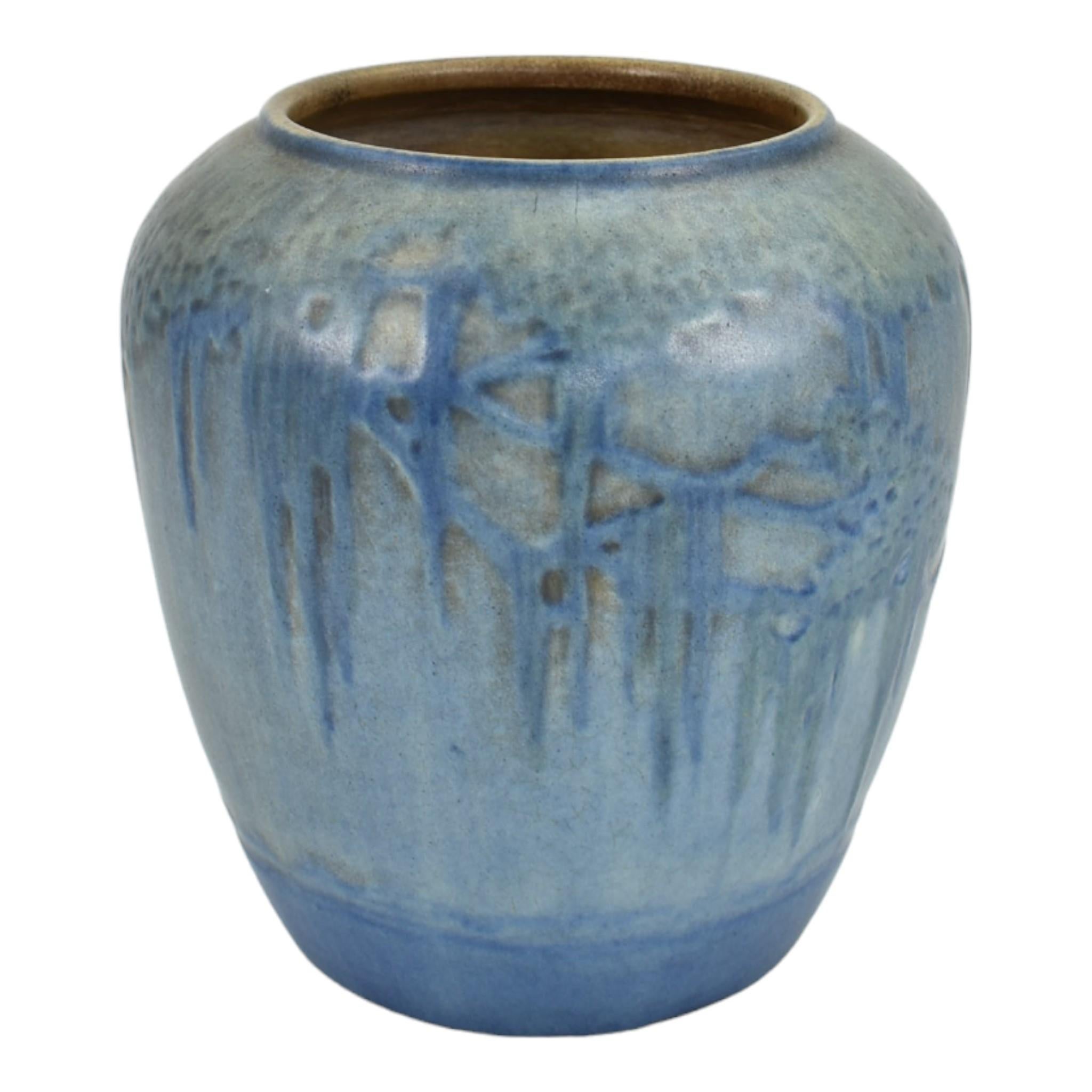 Newcomb College 1930s Arts and Crafts Pottery Blue Moss and Moon Vase Arbo
Nice bulbous vase decorated with moss laden trees and the moon by Aurelia Coralie Arbo.
Excellent original condition. No chips, cracks, damage or repair of any kind.
Bottom