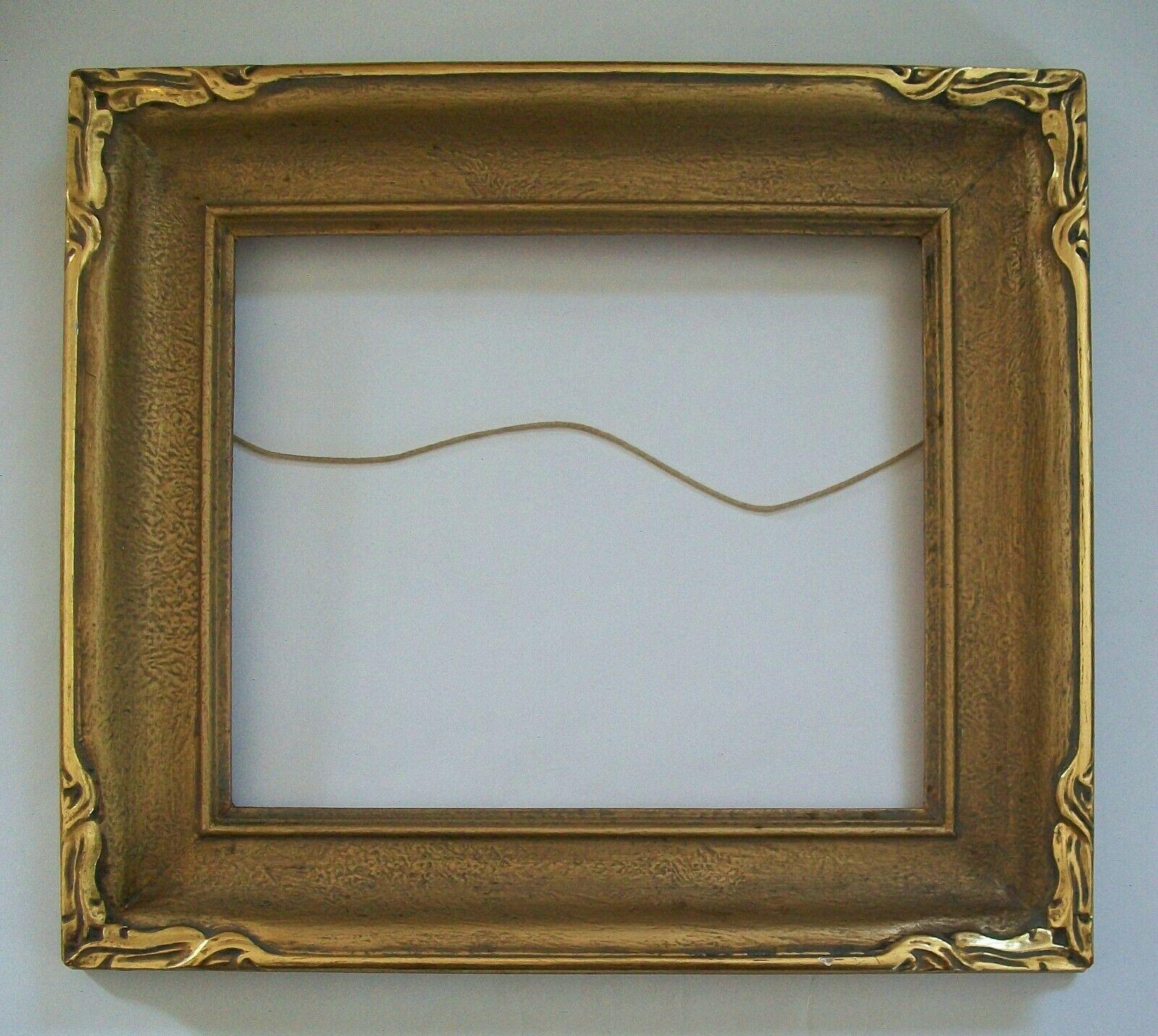 American Newcomb Macklin Style Arts & Crafts Giltwood Picture Frame, U.S., Circa 1940's For Sale