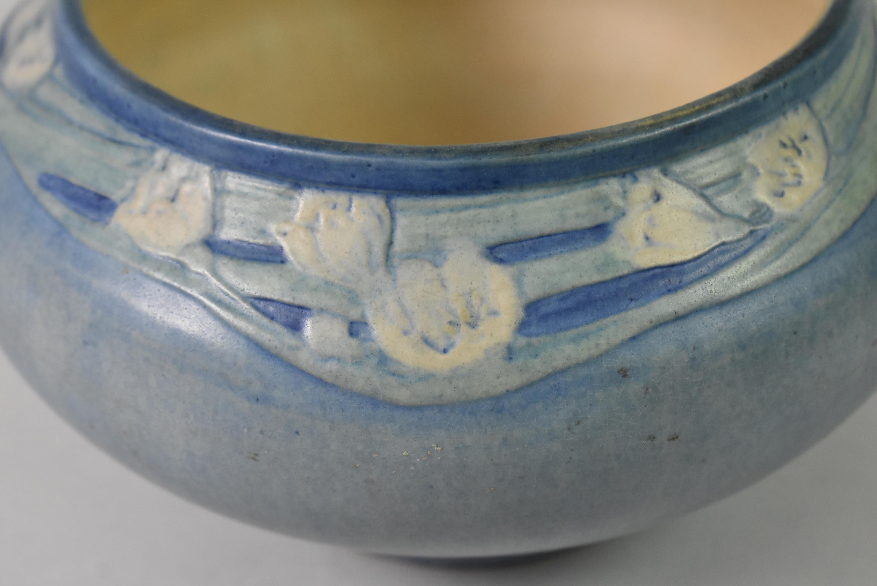 Arts and Crafts Vaso in ceramica Art Decor del Newcome College decorato da Anna Francis Simpson, 1919 in vendita