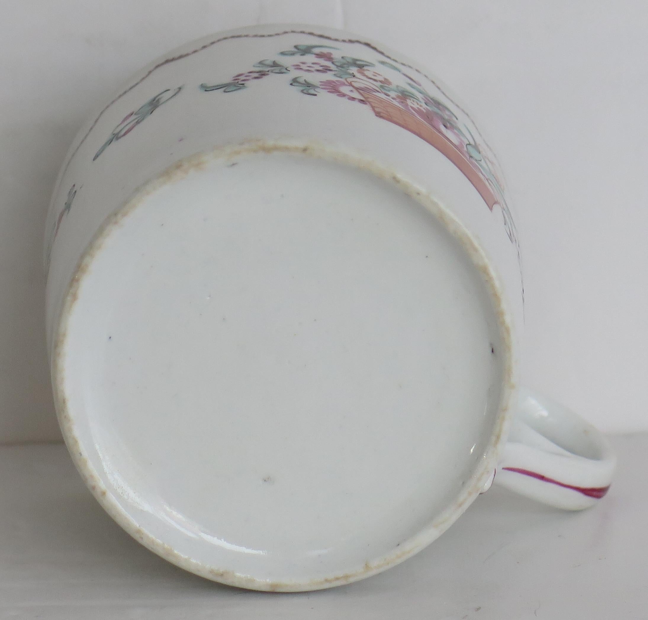 Newhall Porcelain Coffee Can Hand Painted Pattern 171, Circa 1795 For Sale 3