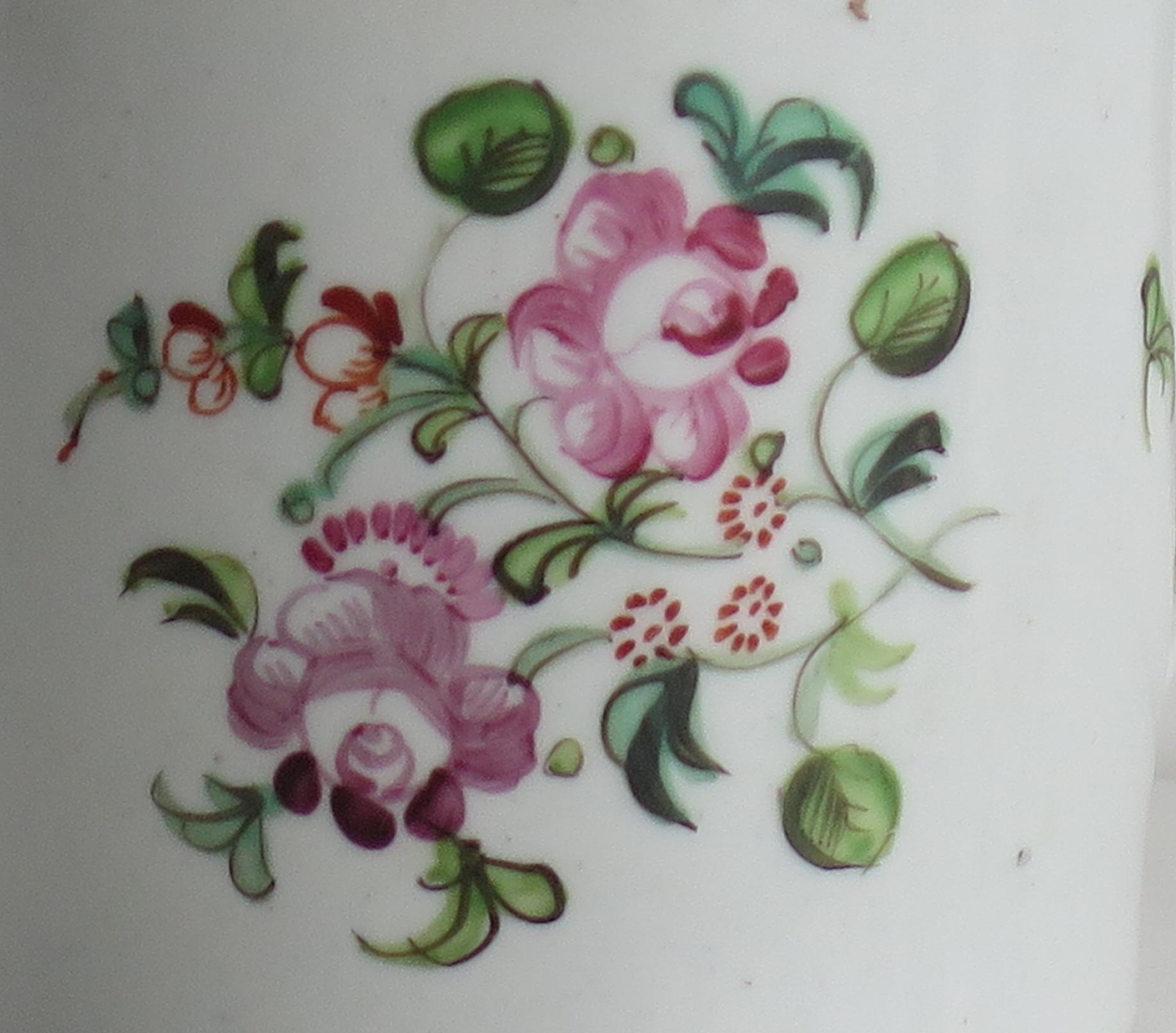 Vernissé Canne à café en porcelaine de Newhall à motif peint à la main 683, vers 1800 en vente
