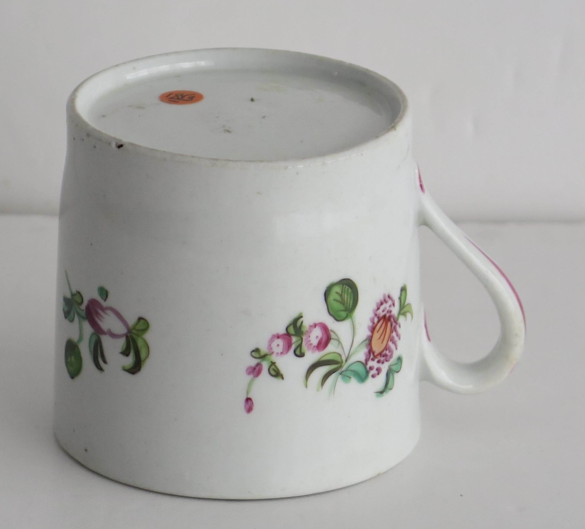 Porcelaine Canne à café en porcelaine de Newhall à motif peint à la main 683, vers 1800 en vente