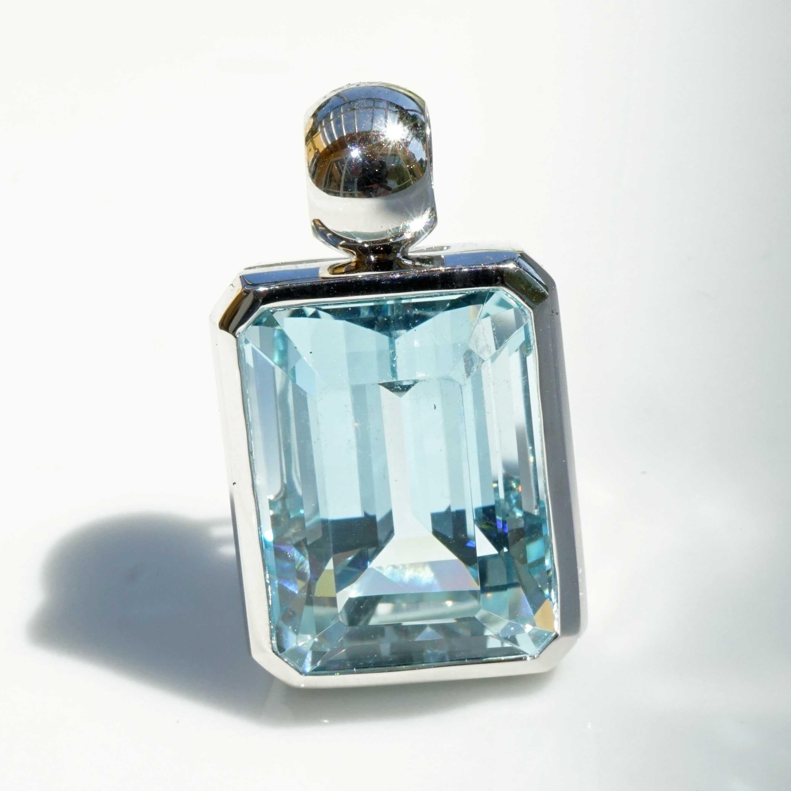 Incredibile ciondolo di acquamarina XL 17,66 ct AAA+ Qualità fine Taglio fine Certificato In condizioni Nuovo in vendita a Viena, Viena