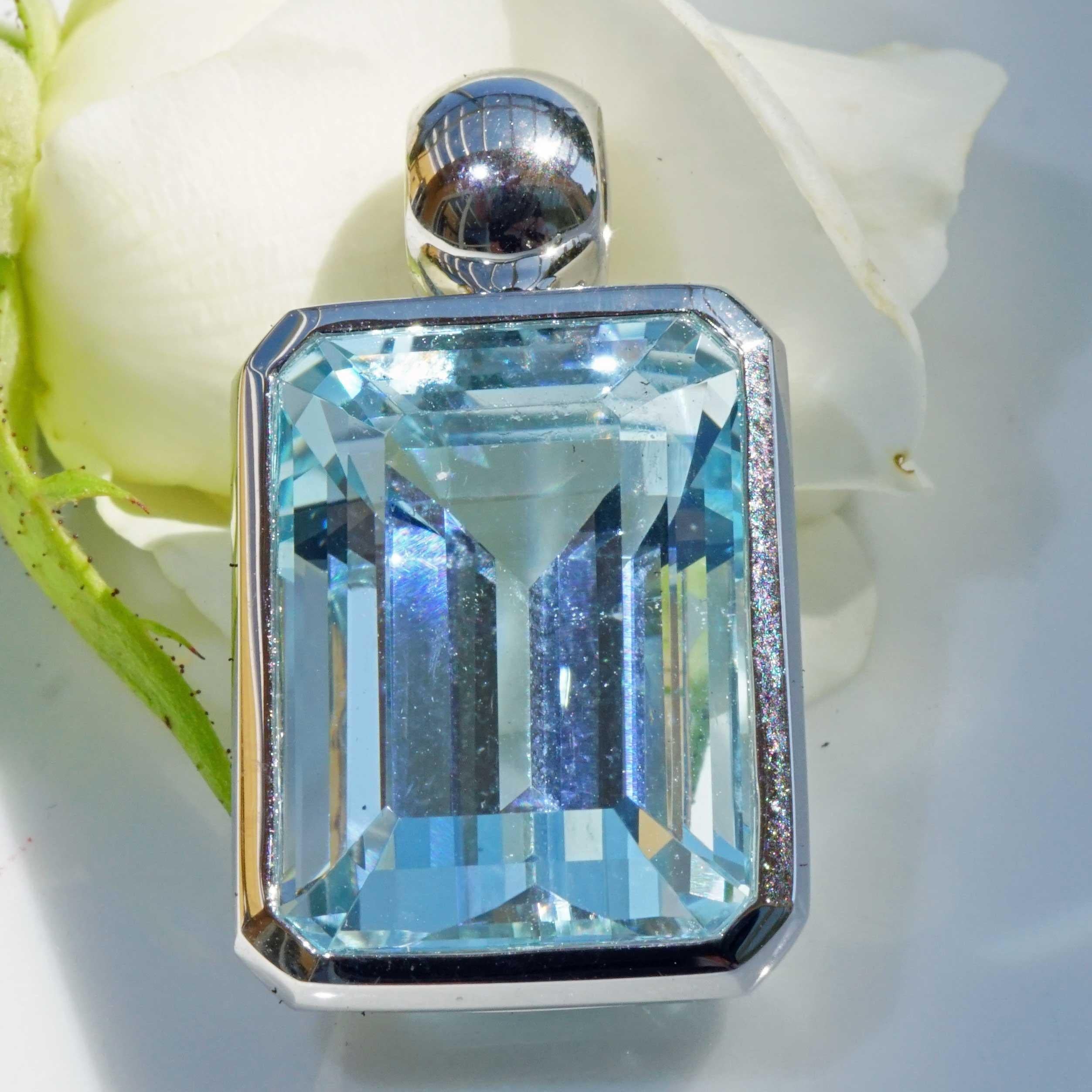 da uomo o donna Incredibile ciondolo di acquamarina XL 17,66 ct AAA+ Qualità fine Taglio fine Certificato in vendita