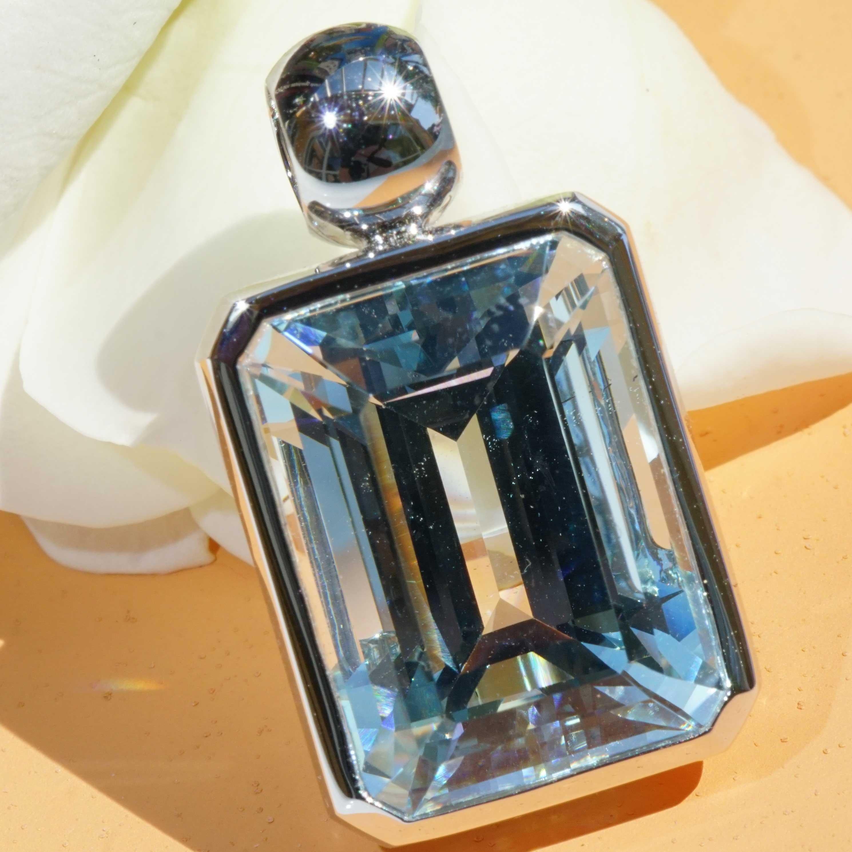 Incredibile ciondolo di acquamarina XL 17,66 ct AAA+ Qualità fine Taglio fine Certificato in vendita 2