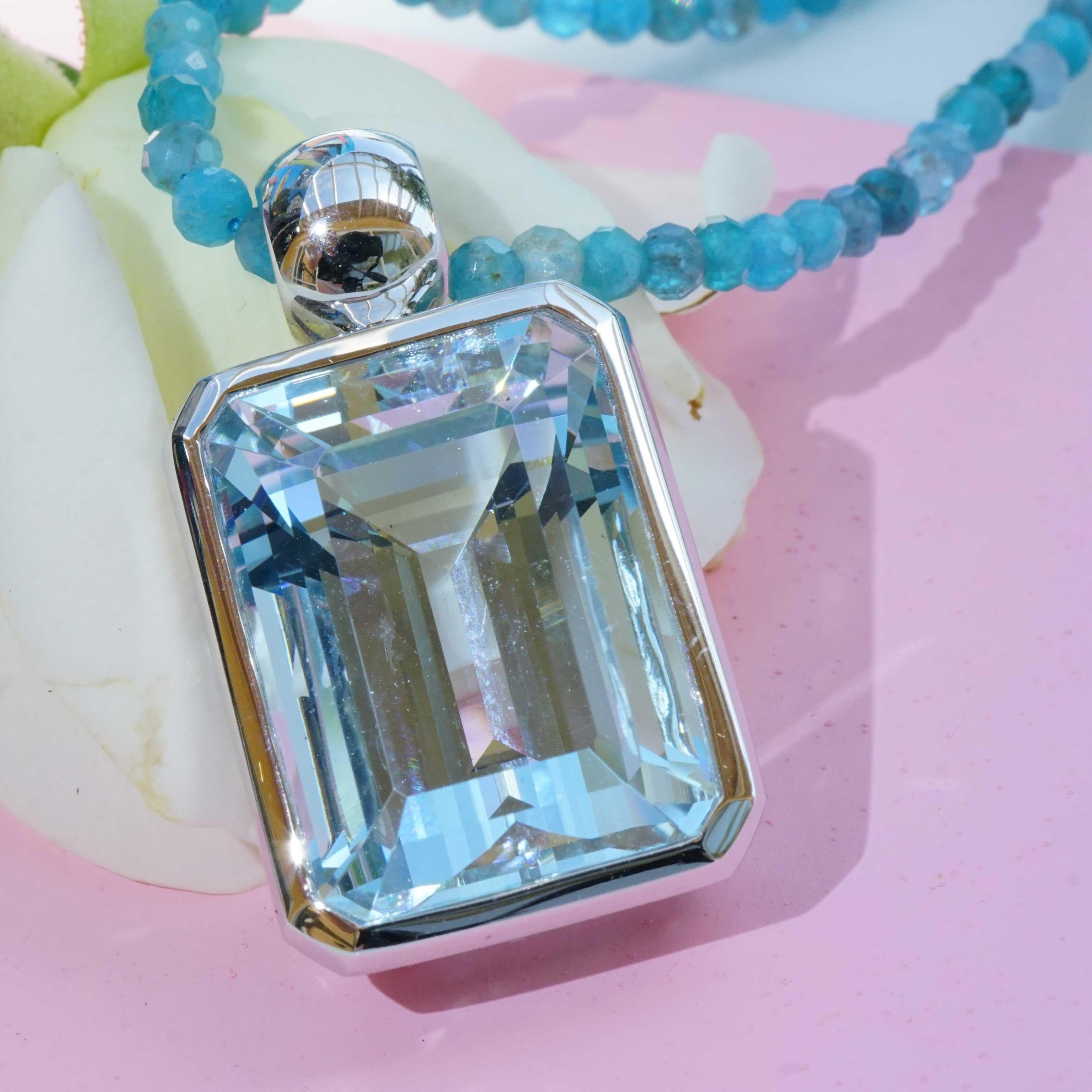 Incredibile ciondolo di acquamarina XL 17,66 ct AAA+ Qualità fine Taglio fine Certificato in vendita 3