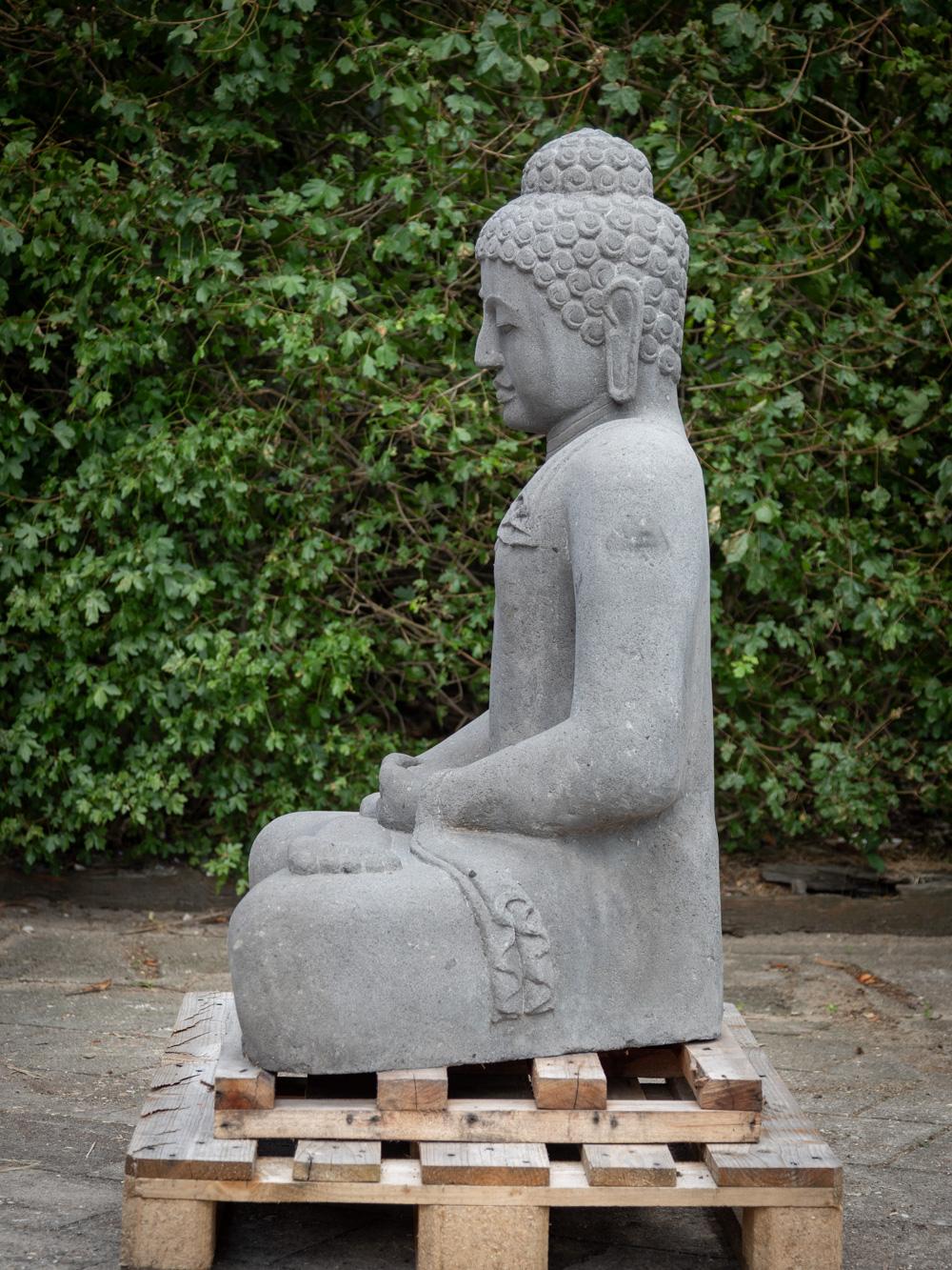 Neu geschnitzte große Buddha-Statue aus Lavastein in Dhyana-Mudra aus Indonesien im Angebot 11