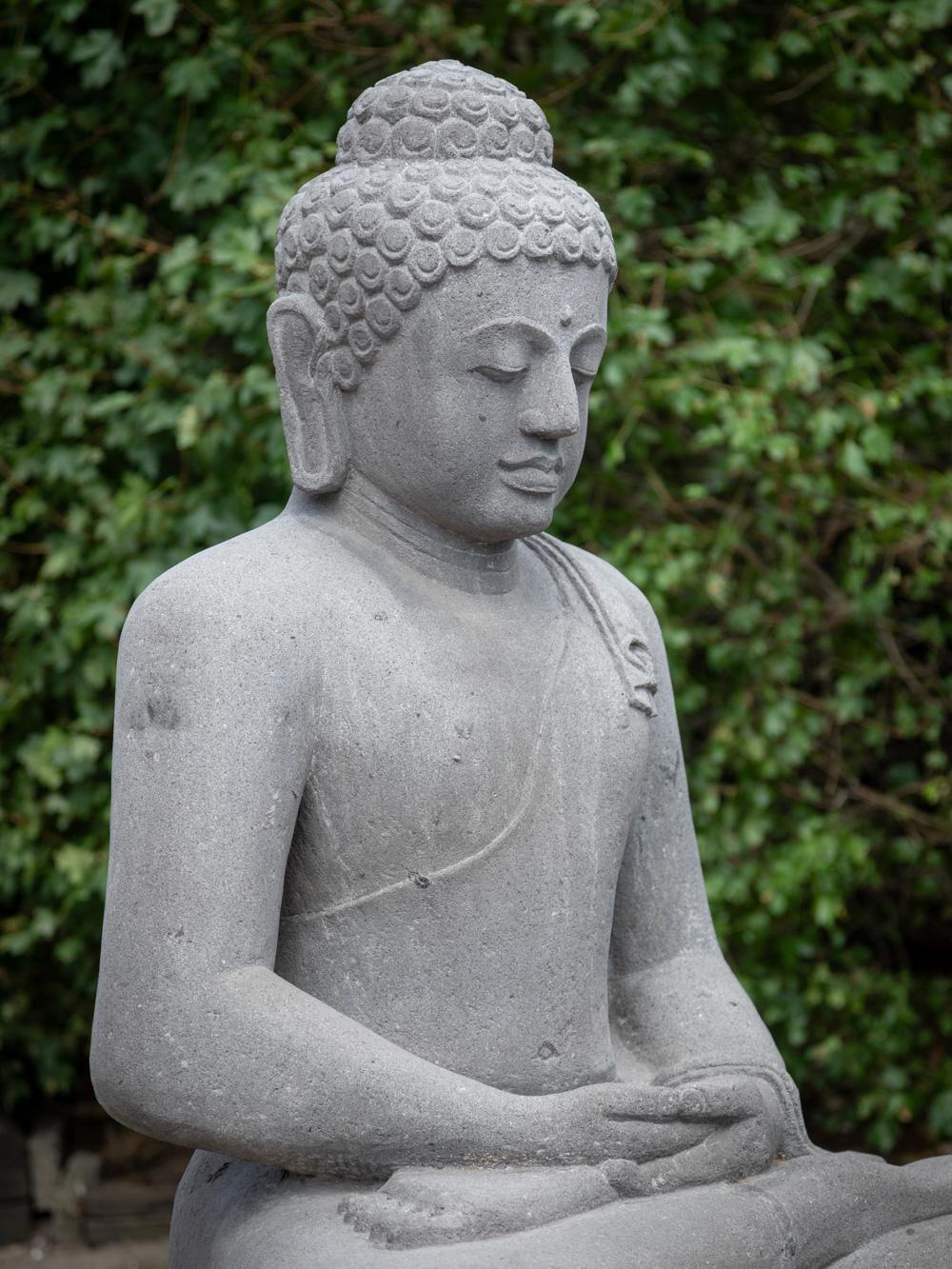 Grande statue de Bouddha en pierre de lave nouvellement sculptée en Dhyana mudra d'Indonésie en vente 14