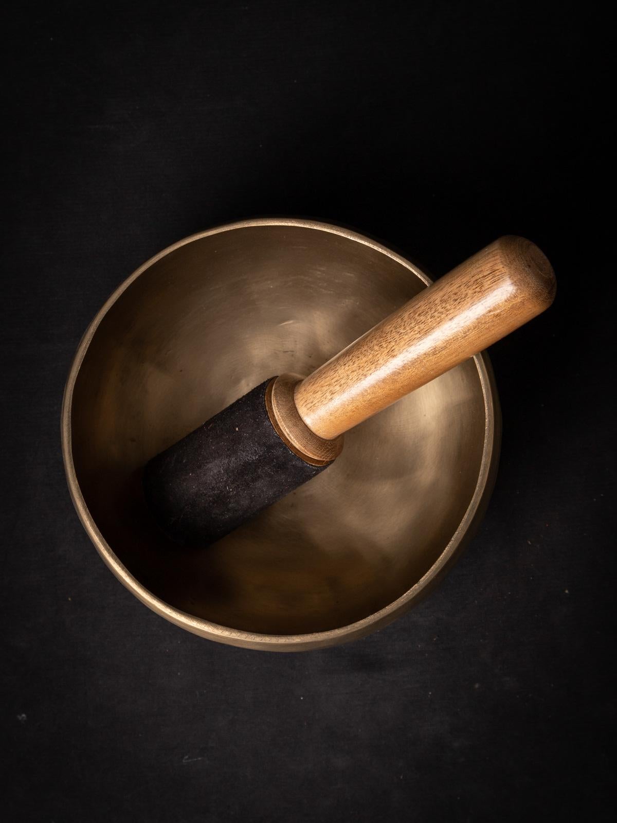 Newly made bronze Singing bowl from Nepal - OriginalBuddhas For Sale 9