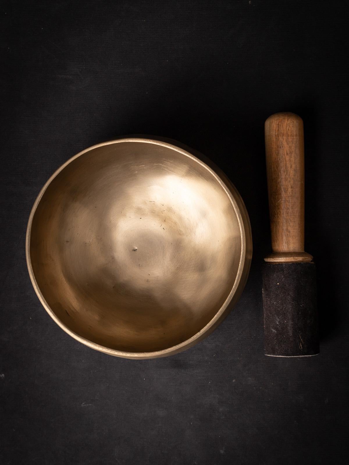 Newly made bronze Singing bowl from Nepal - OriginalBuddhas For Sale 10