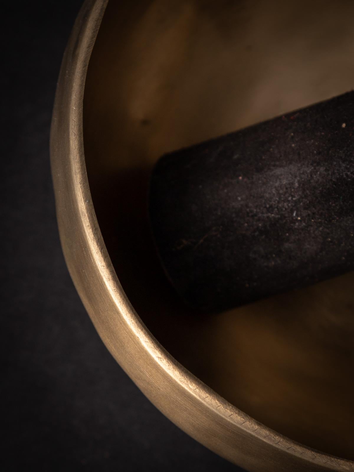 Newly made bronze Singing bowl from Nepal - OriginalBuddhas For Sale 3