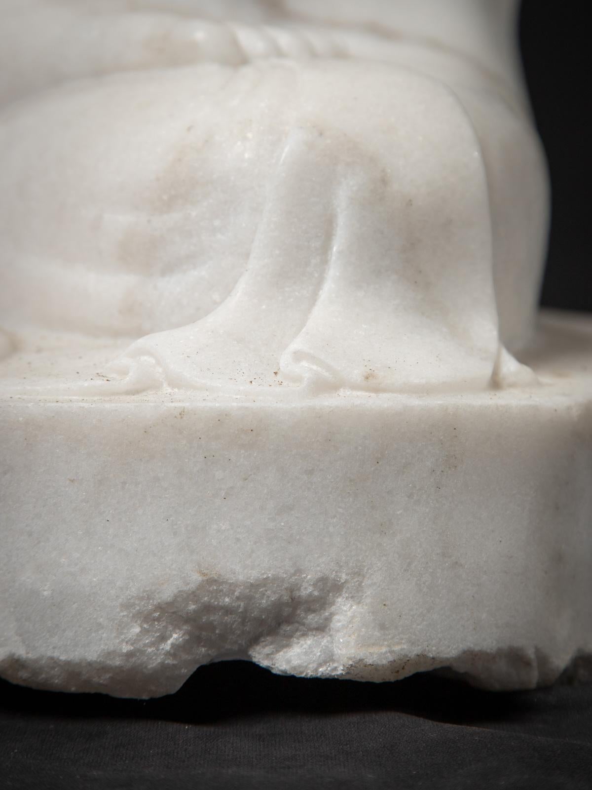 statue de Bouddha en marbre birman nouvellement fabriquée - statue sculptée à la main - Bouddhas originaux en vente 6
