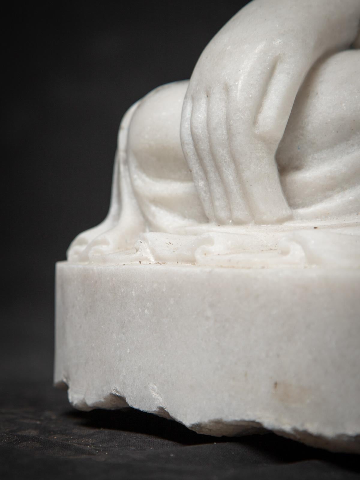 statue de Bouddha en marbre birman nouvellement fabriquée - statue sculptée à la main - Bouddhas originaux en vente 7