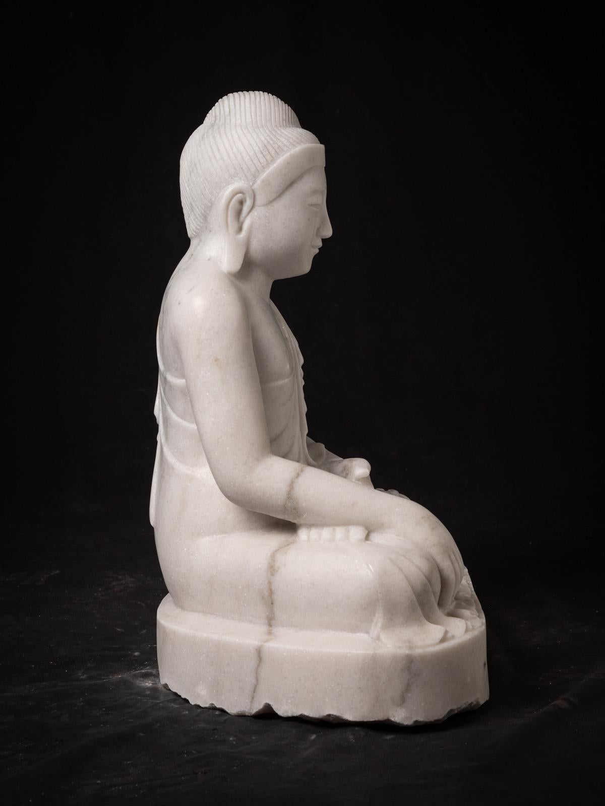 Neu gefertigte burmesische Buddha-Statue aus Marmor – handgeschnitzte Statue – OriginalBuddhas (21. Jahrhundert und zeitgenössisch) im Angebot