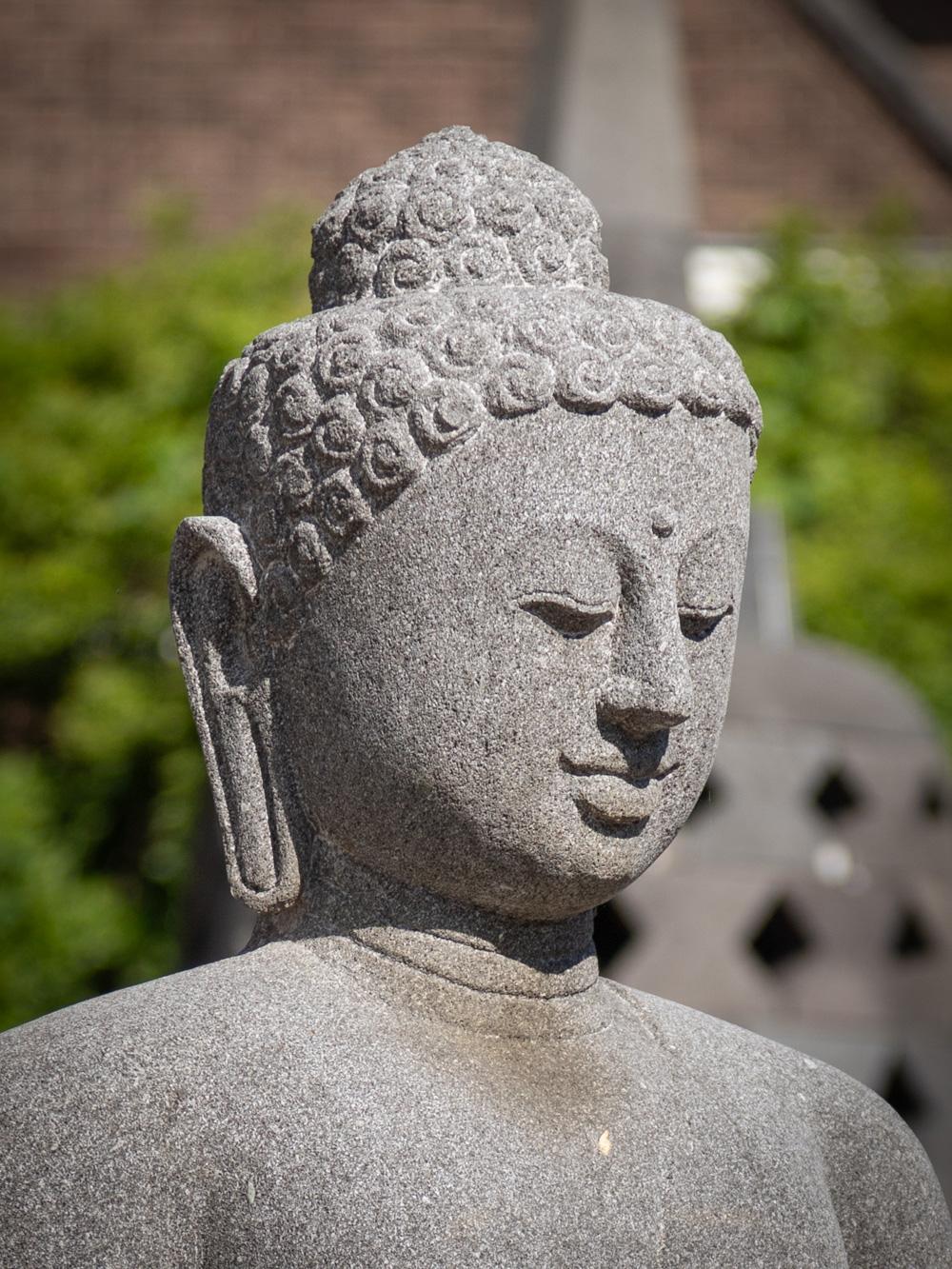 Neu gefertigte große Buddha-Statue aus Lavastein aus Indonesien – Original Buddhas im Angebot 15