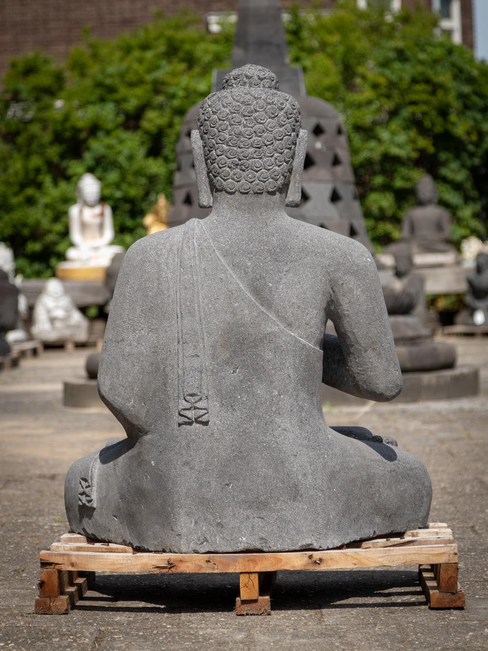 Neu gefertigte große Buddha-Statue aus Lavastein aus Indonesien – Original Buddhas im Zustand „Gut“ im Angebot in DEVENTER, NL