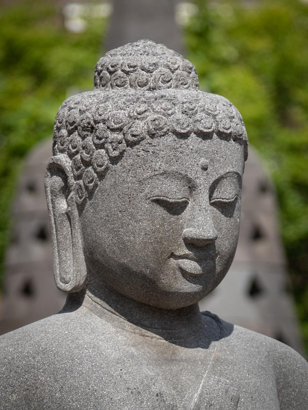 Neu gefertigte große Buddha-Statue aus Lavastein aus Indonesien – Original Buddhas im Angebot 4