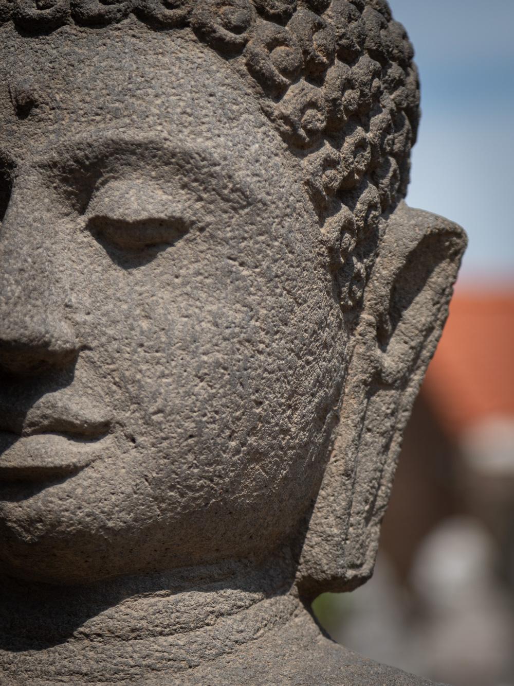Grande statue de Bouddha en pierre de lave nouvellement fabriquée en Indonésie -  OriginalBuddhas en vente 11