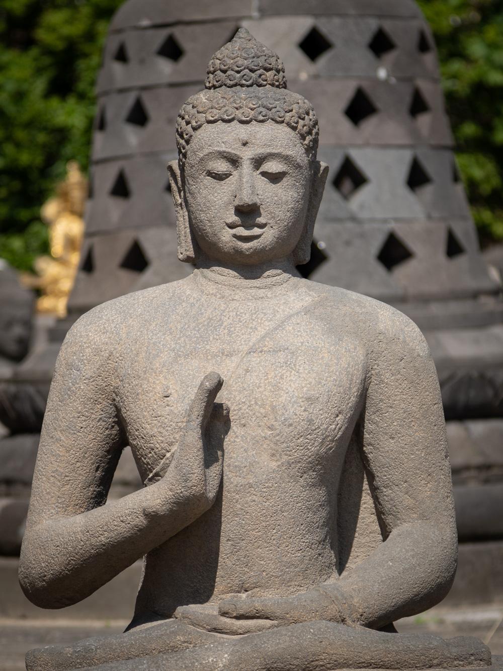 Grande statue de Bouddha en pierre de lave nouvellement fabriquée en Indonésie -  OriginalBuddhas en vente 1