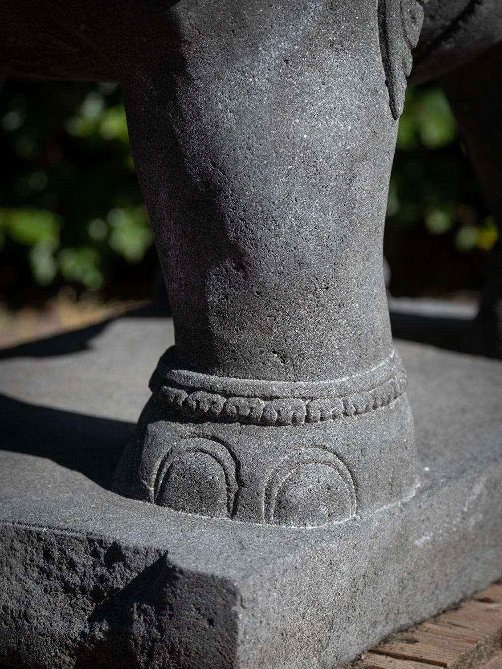Nouvellement fabriqué grand éléphant en pierre de lave d'Indonésie - OriginalBuddhas en vente 9