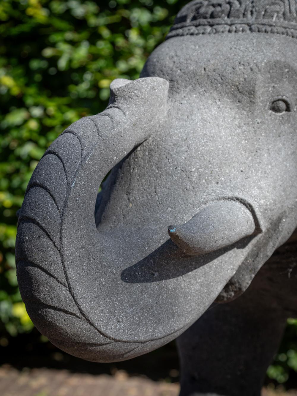 Nouvellement fabriqué grand éléphant en pierre de lave d'Indonésie - OriginalBuddhas en vente 10