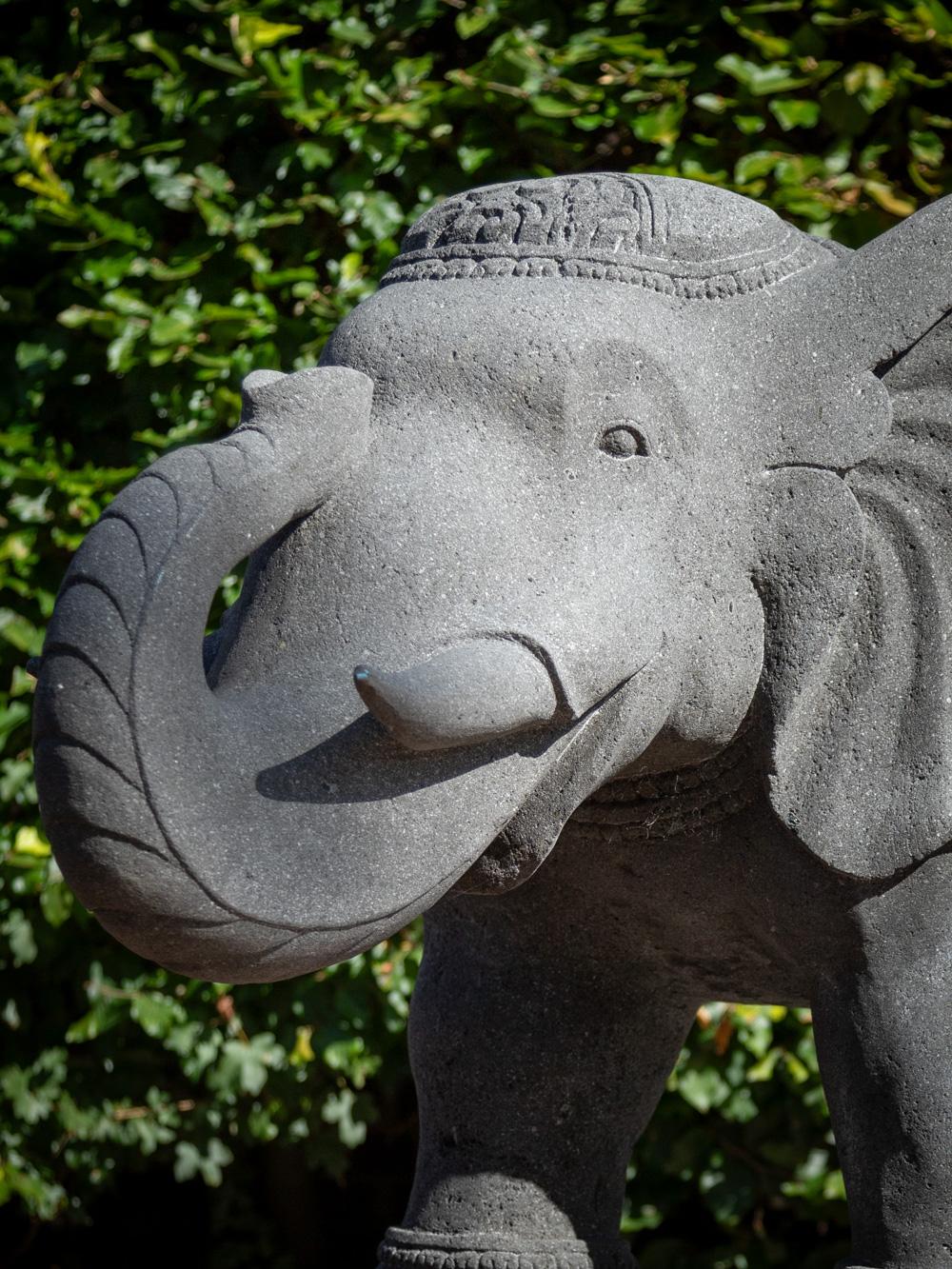 Nouvellement fabriqué grand éléphant en pierre de lave d'Indonésie - OriginalBuddhas en vente 3