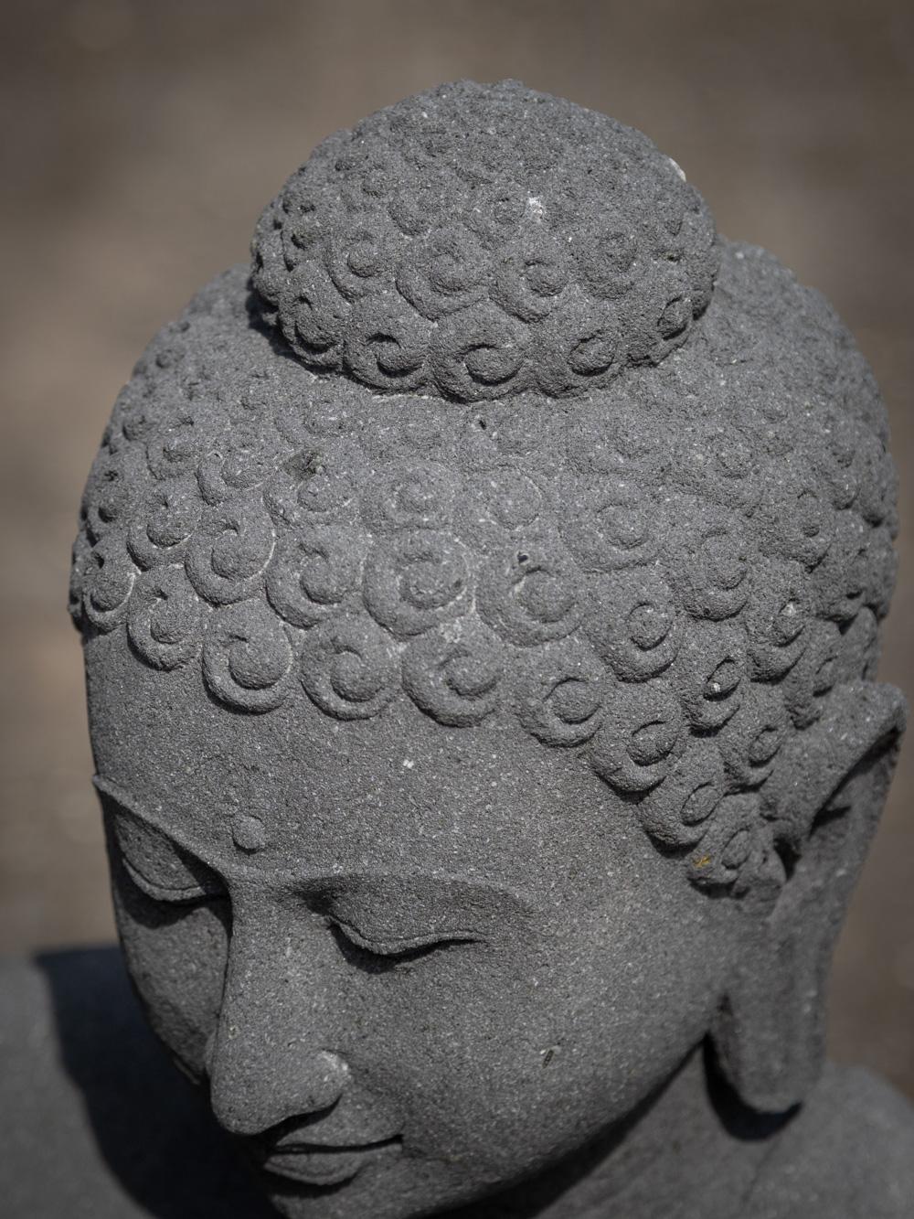 statue de Bouddha en pierre de lave nouvellement fabriquée en Dharmachakra mudra  en vente 1