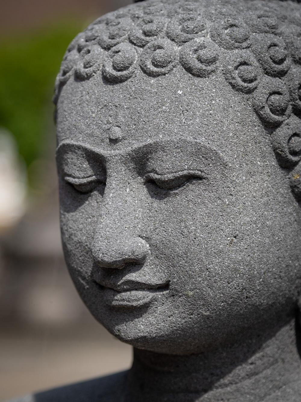 statue de Bouddha en pierre de lave nouvellement fabriquée en Dharmachakra mudra  en vente 2