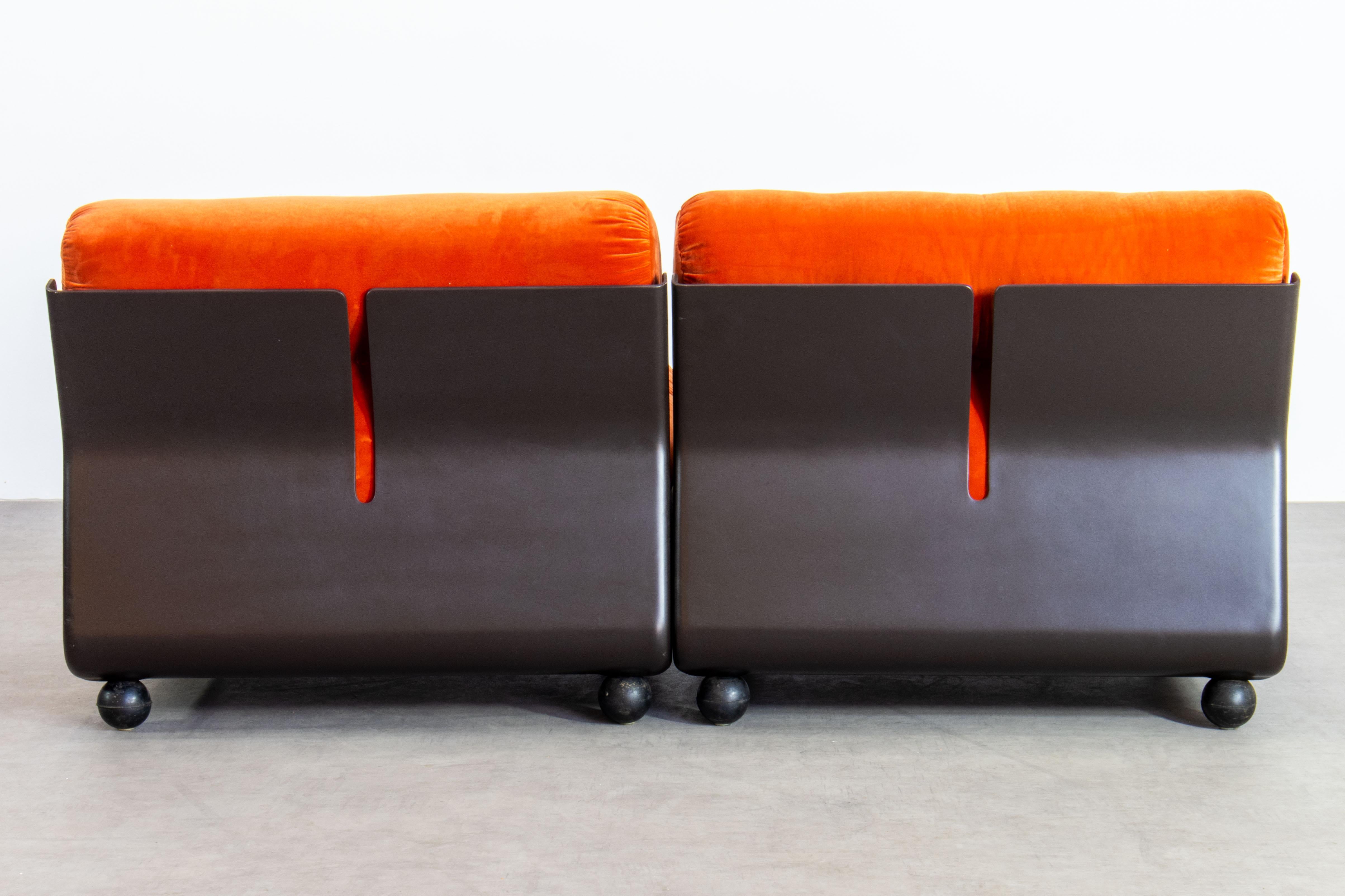 Nouvellement Pierre Frey Upholstered Amanta Lounges par Mario Bellini pour B&B Italia en vente 3