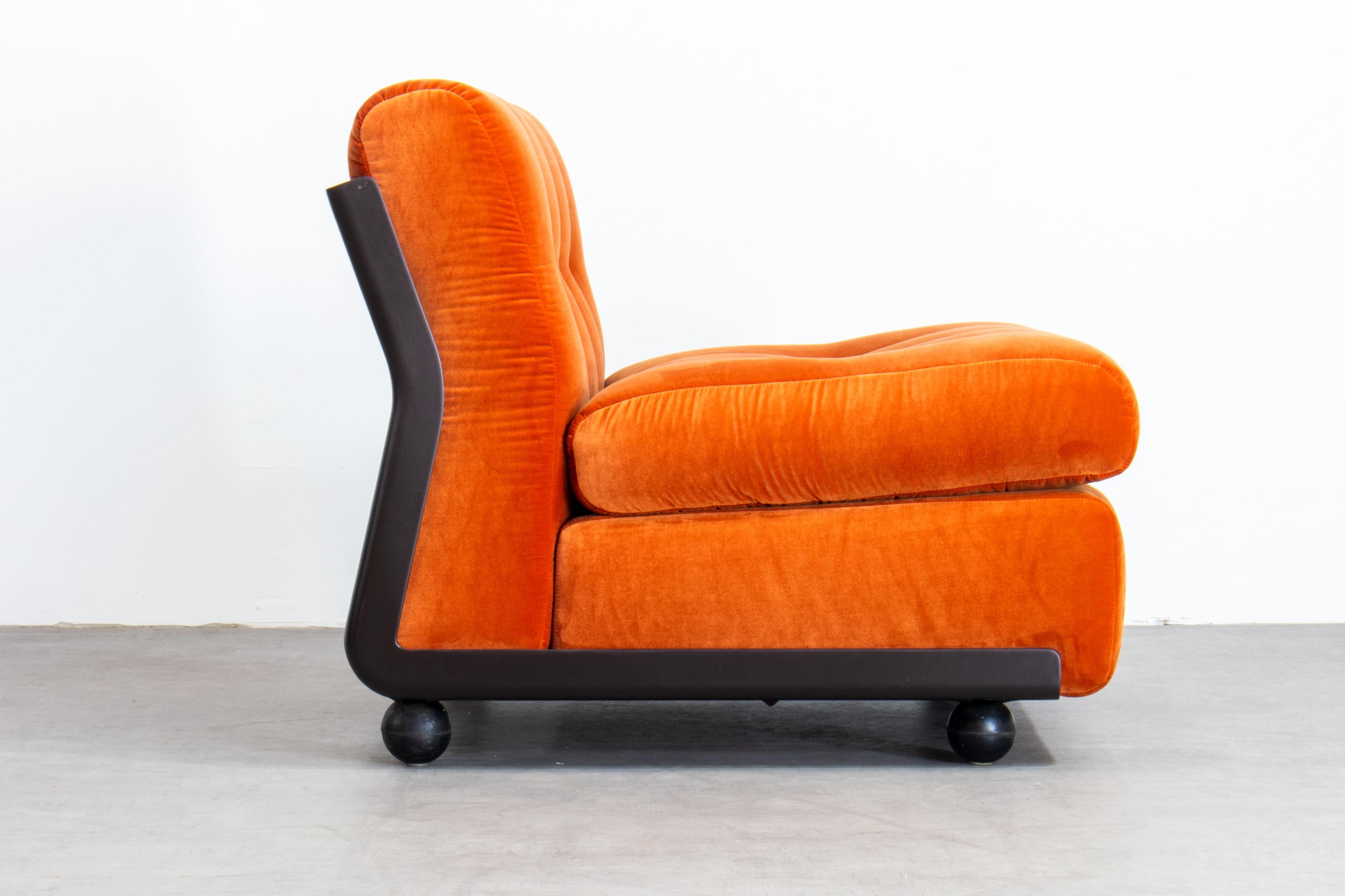 Nouvellement Pierre Frey Upholstered Amanta Lounges par Mario Bellini pour B&B Italia Bon état - En vente à Grand Cayman, KY