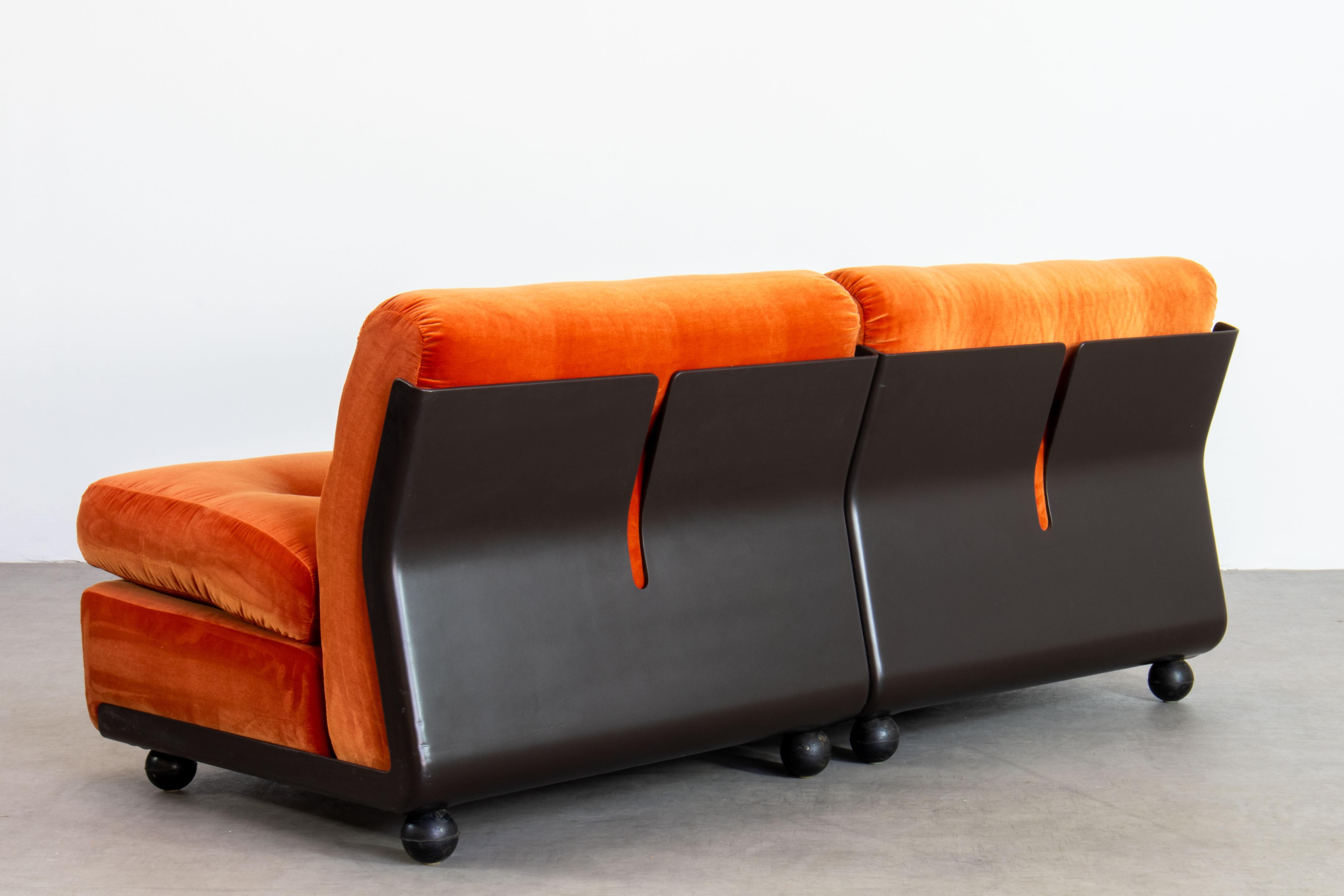 20ième siècle Nouvellement Pierre Frey Upholstered Amanta Lounges par Mario Bellini pour B&B Italia en vente