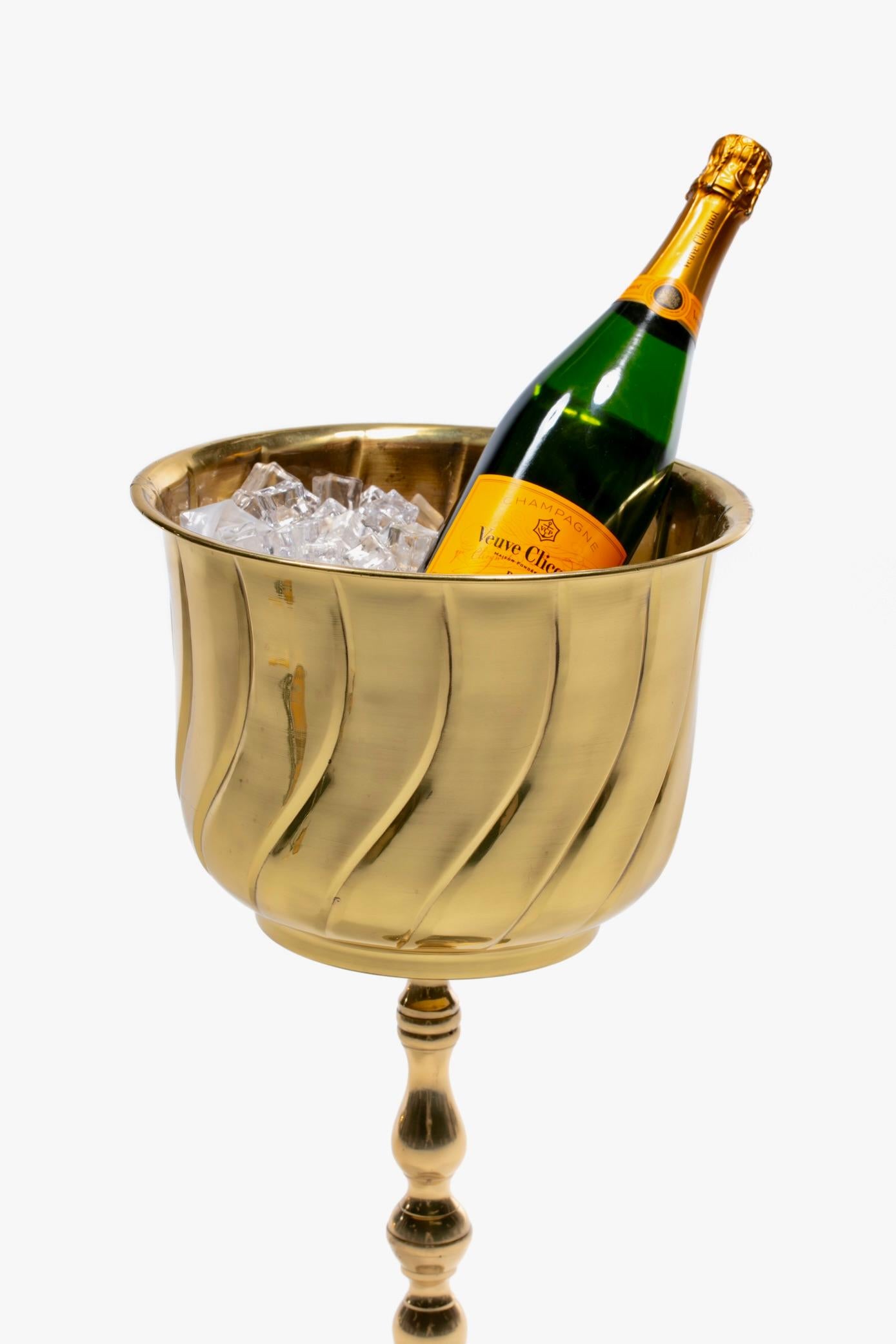 Neu Professionell poliert Hollywood Regency Wein Champagner Eimer auf Stand (amerikanisch) im Angebot