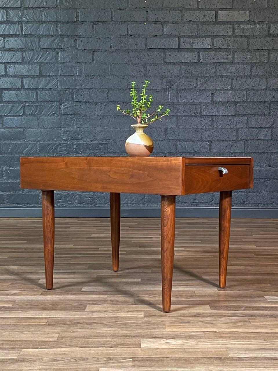 Newly Refinished -American of Martinsville “Accord” Side Table by Merton Gershun In Excellent Condition For Sale In Los Angeles, CA