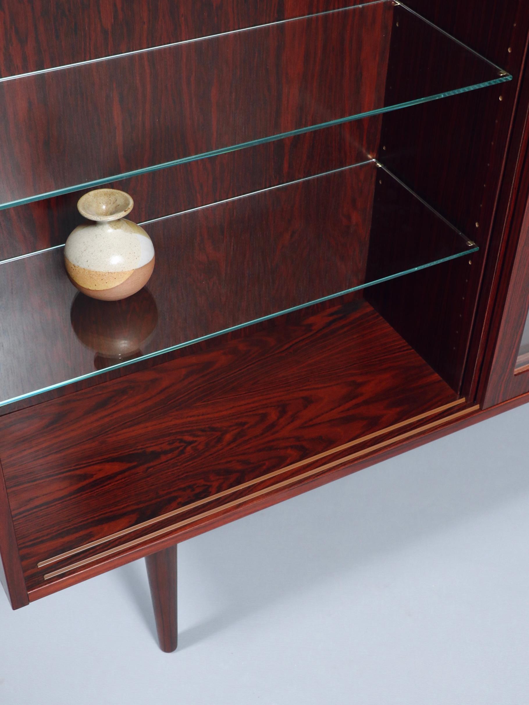 Vetro Danish Modern Rosewood Bookcase by Carlo Jensen for Hundevad & Co. in vendita