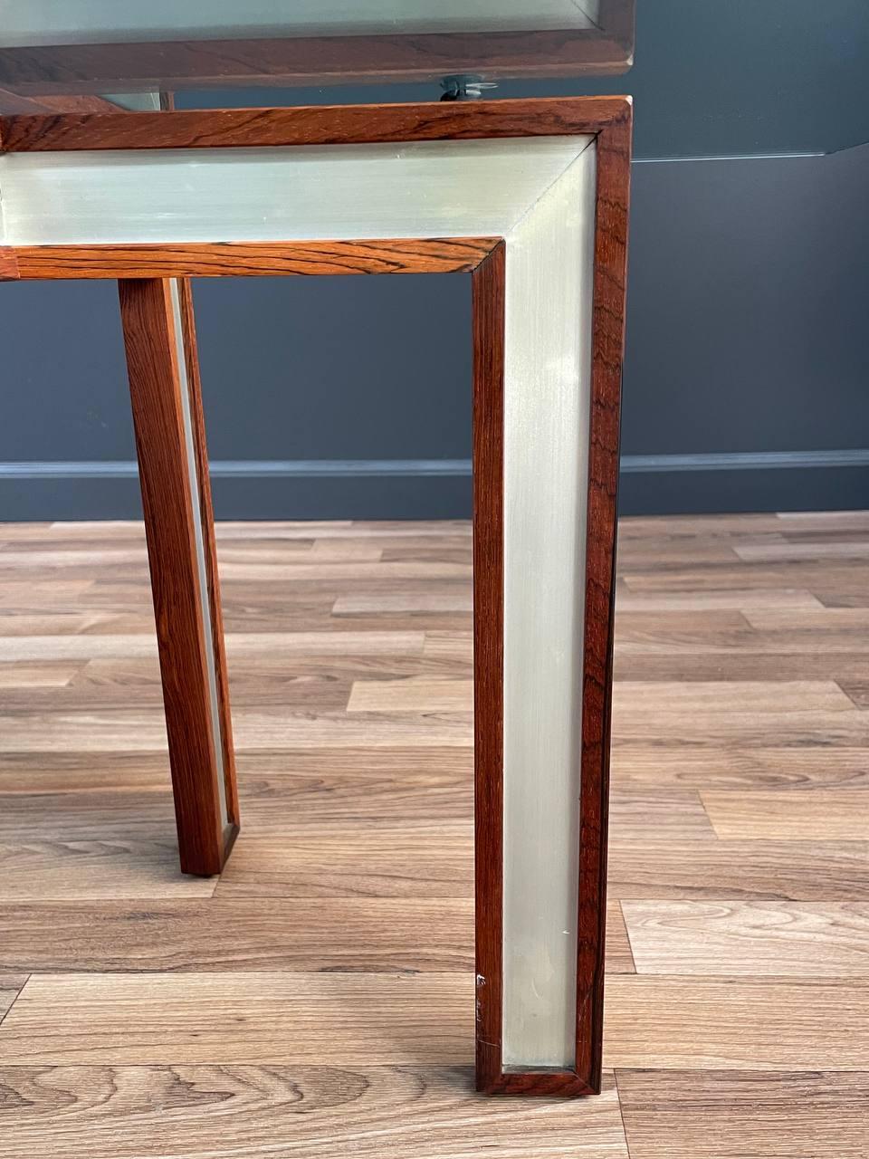 Table basse moderne danoise en bois de rose et acier récemment restaurée par Henning Koch en vente 3