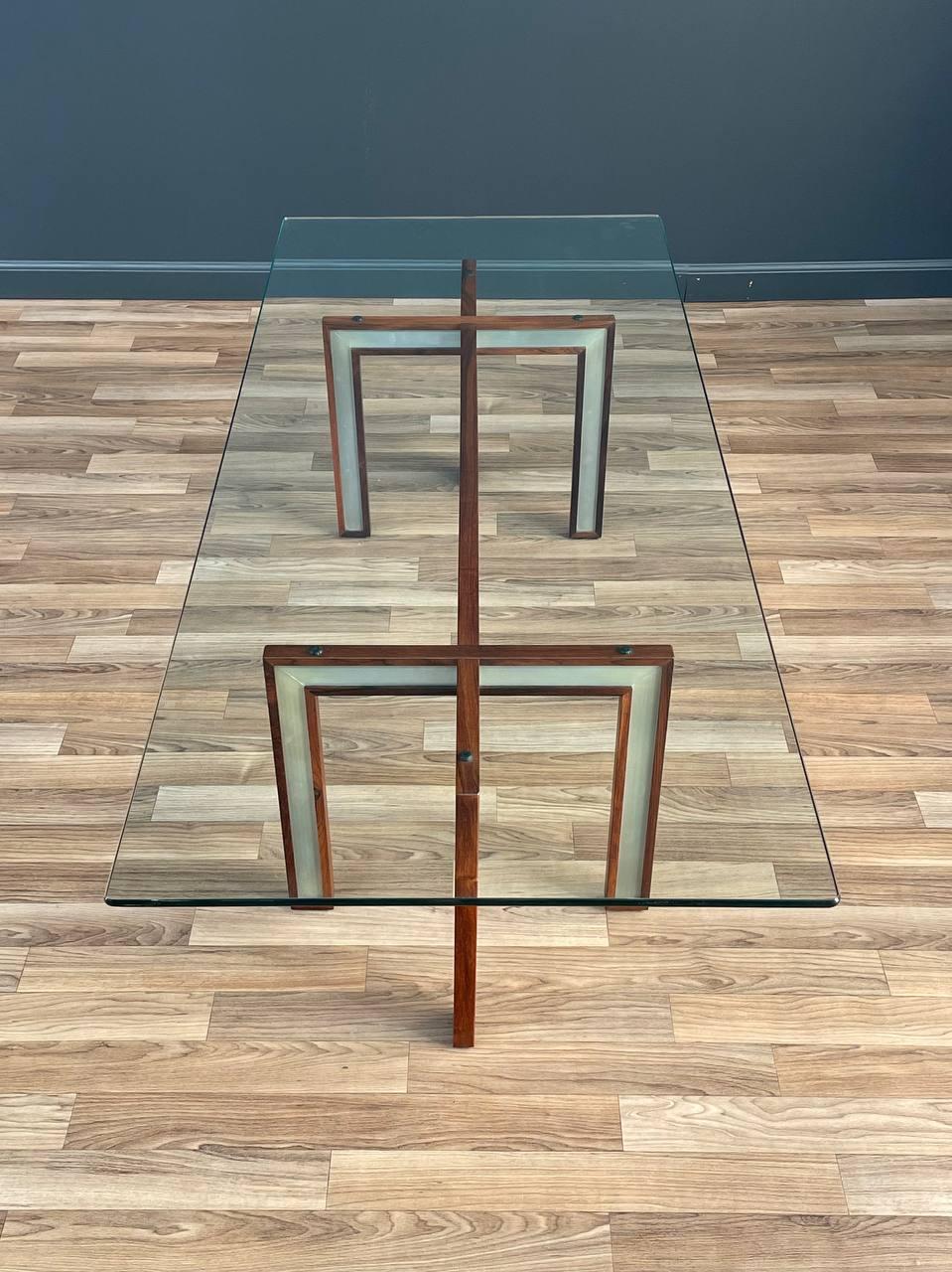 Table basse moderne danoise en bois de rose et acier récemment restaurée par Henning Koch Excellent état - En vente à Los Angeles, CA