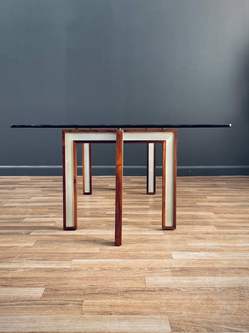 Milieu du XXe siècle Table basse moderne danoise en bois de rose et acier récemment restaurée par Henning Koch en vente