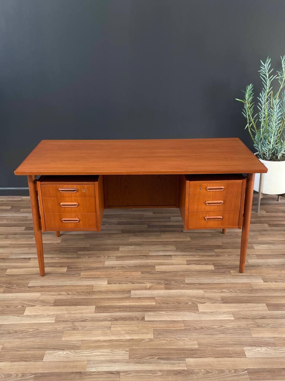 Newly Refinished - Danish Modern Sculpted Teak Floating Top Desk In Excellent Condition In Los Angeles, CA
