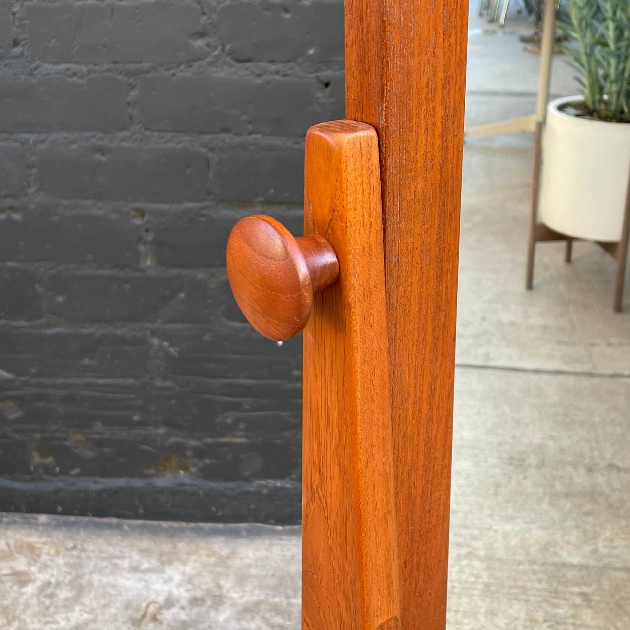Newly Refinished - Danish Modern Sculpted Teak Free Standing Dressing Mirror In Good Condition In Los Angeles, CA