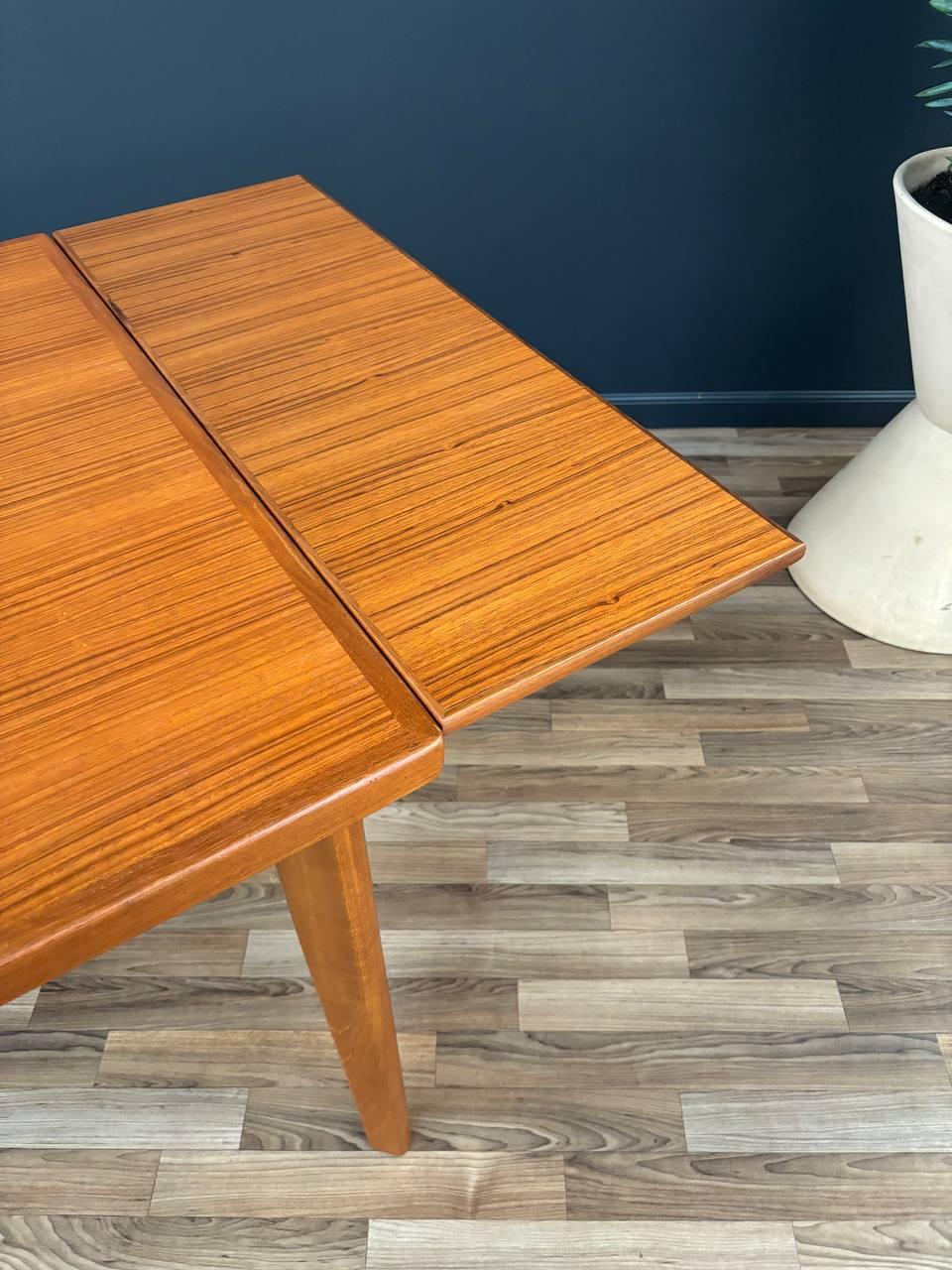 Newly Refinished - Danish Modern Teak Expanding Draw-Leaf Dining Table For Sale 4