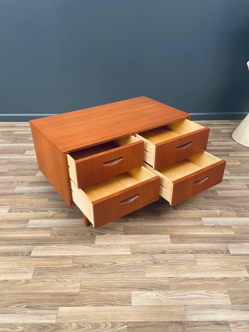 Newly Refinished - Danish Modern Teak Night Stand In Excellent Condition For Sale In Los Angeles, CA