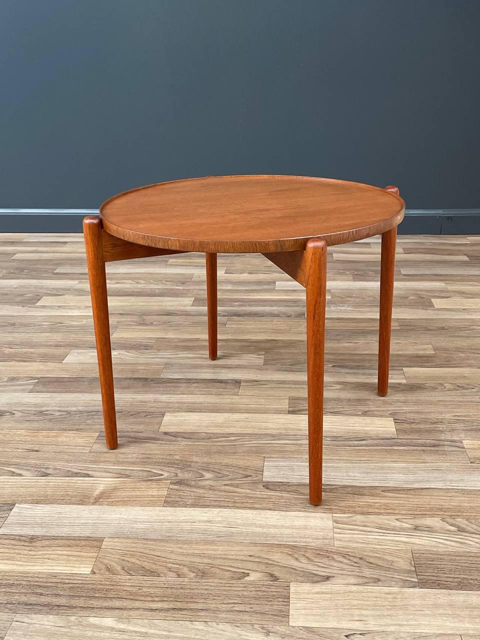 American Newly Refinished - Danish Modern Teak Side with Removable Tray Top For Sale