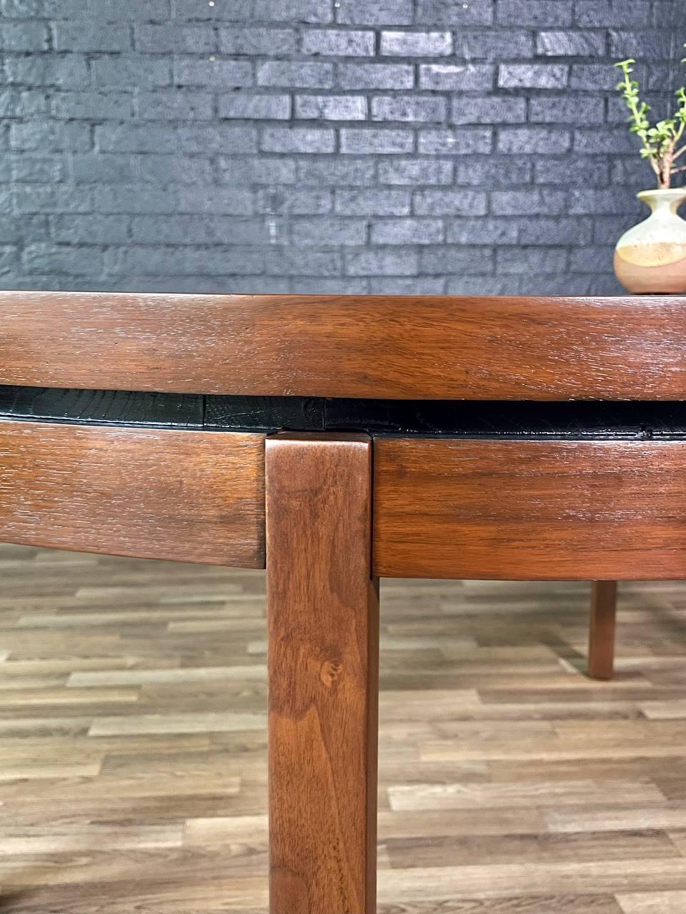 Newly Refinished - Expanding Merton Gershun “Esprit” Walnut Dining Table in vendita 2