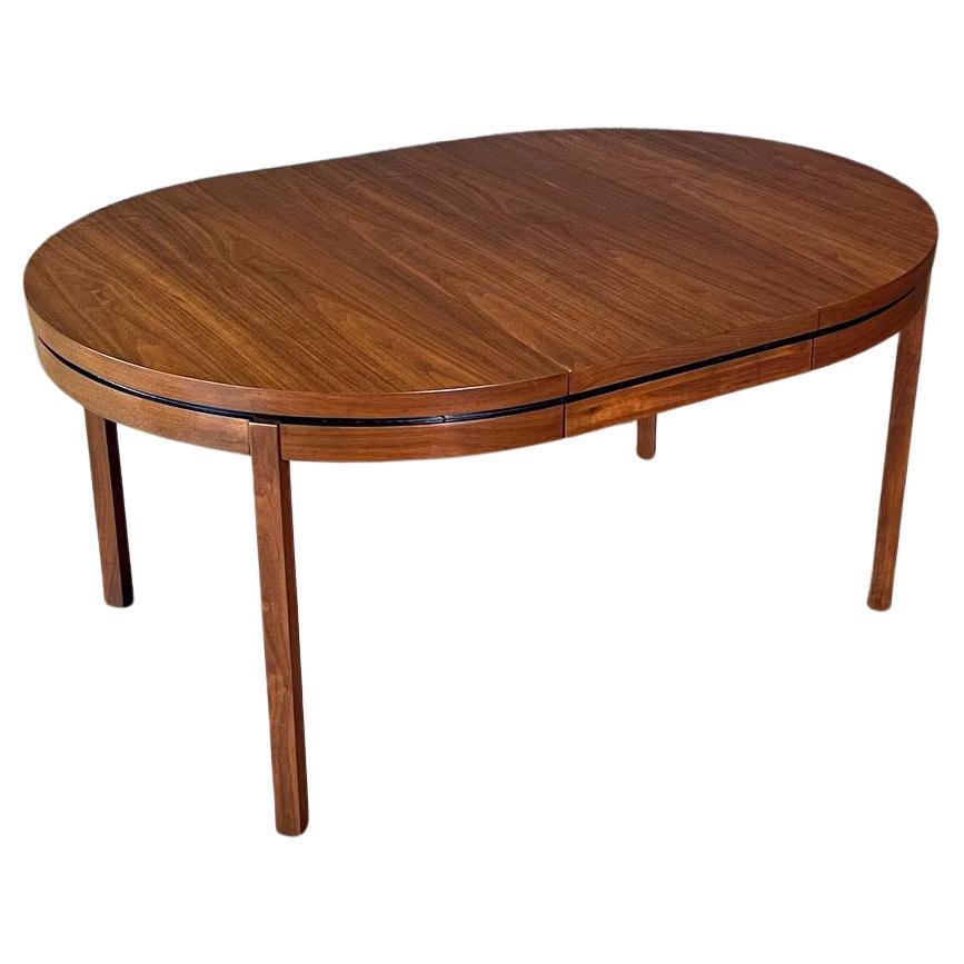 Newly Refinished - Expanding Merton Gershun “Esprit” Walnut Dining Table in vendita